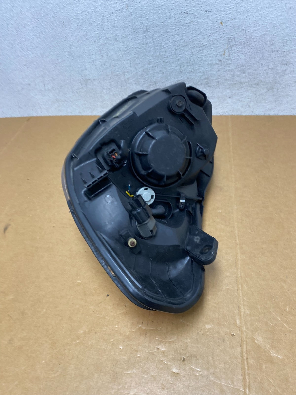 2006 to 2011 Hyundai Accent Sedan Right Passenger Halogen Headlight AD8945 DW6