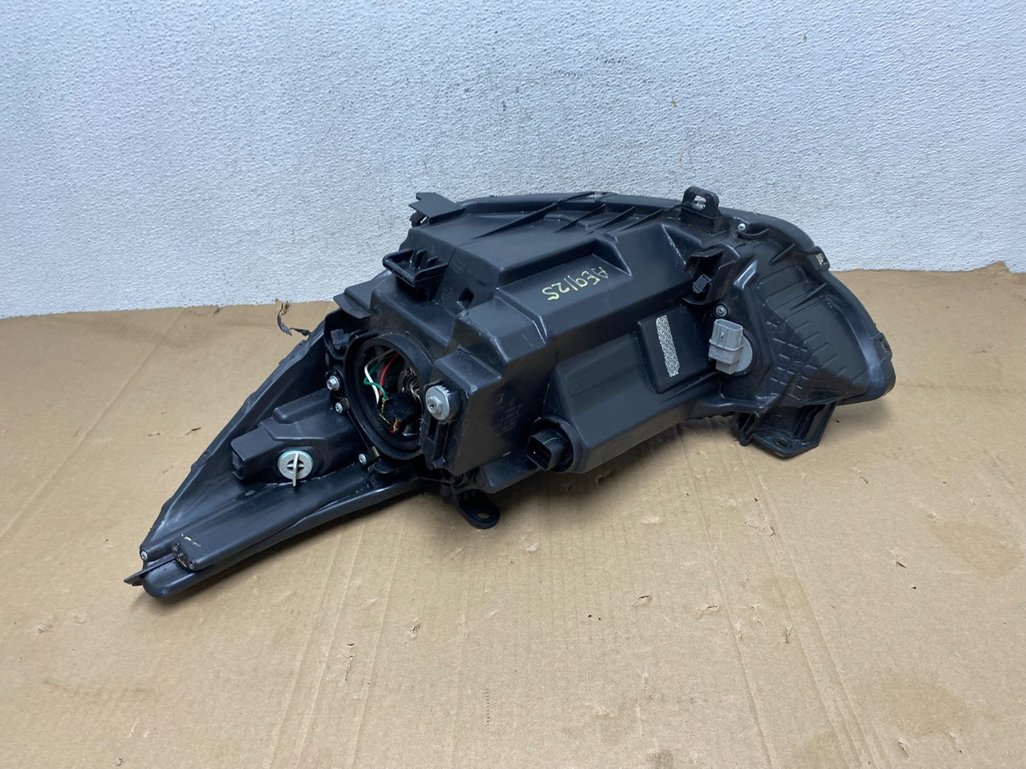 2013 to 2017 Hyundai Accent Right Passenger RH Side Headlight AE9125 DW9