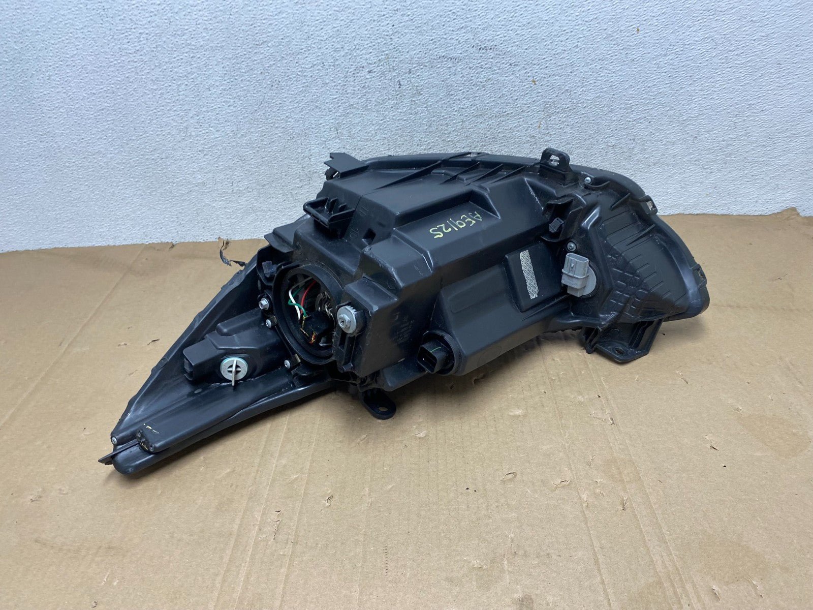 2013 to 2017 Hyundai Accent Right Passenger RH Side Headlight AE9125 DW9