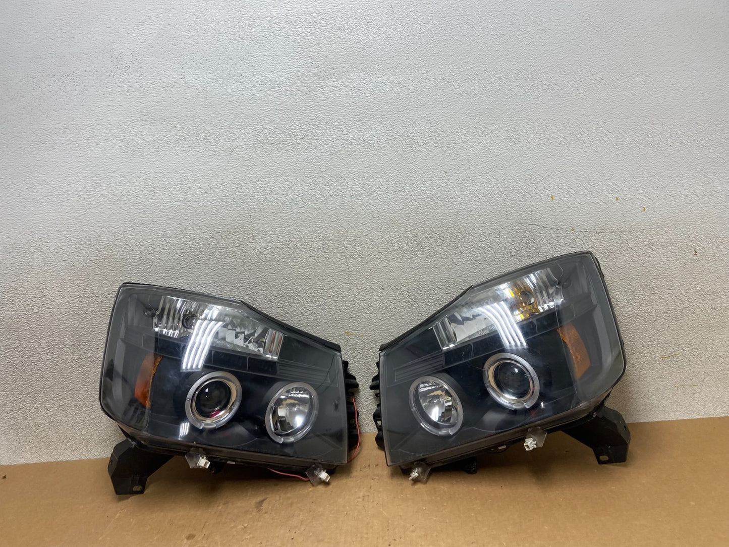 2004 to 2007 Nissan Armada Left+Right Side Set LED Black Headlights Z7025 DG0