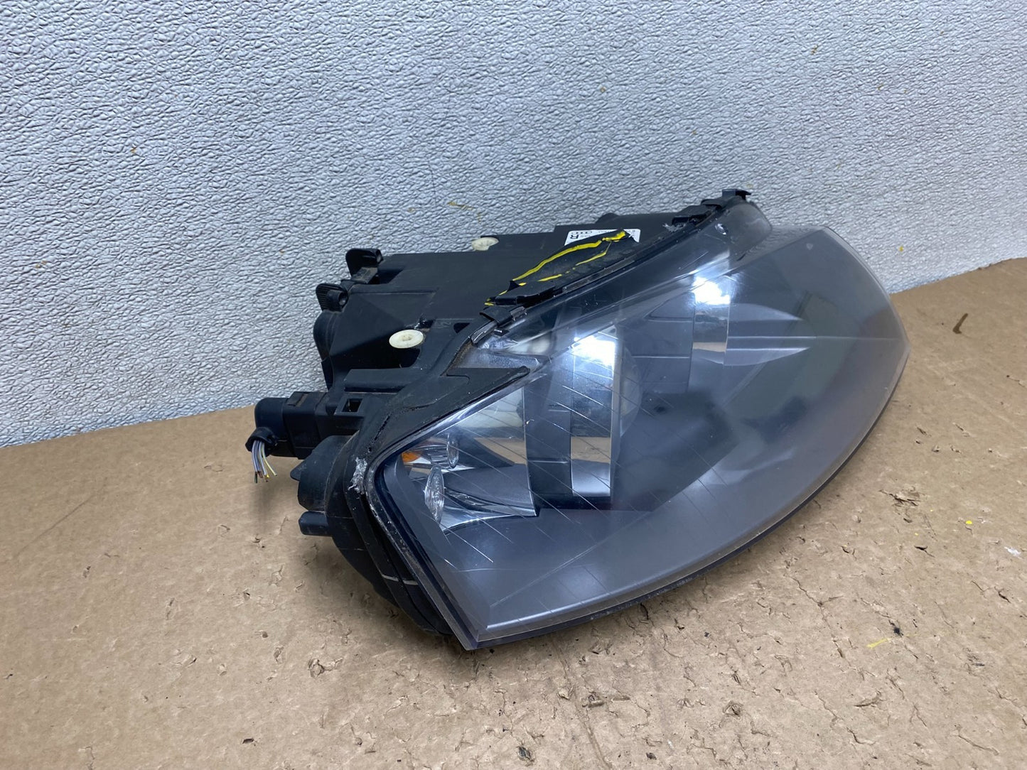 2005 to 2008 Audi A3 Right Passenger RH Side Xenon HID Headlight OEM V0522 DW2
