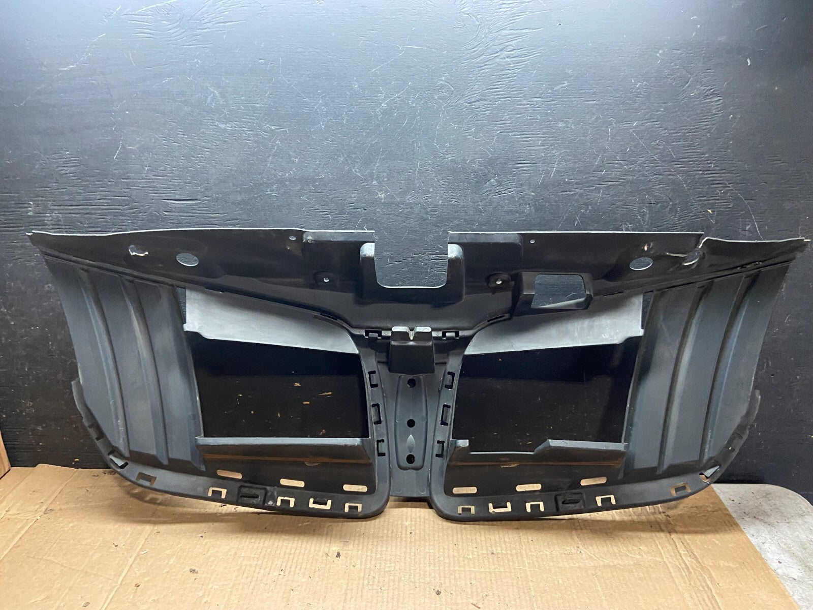 2010 to 2012 Lincoln MKT Grill Grille Support Panel O3111 PS5