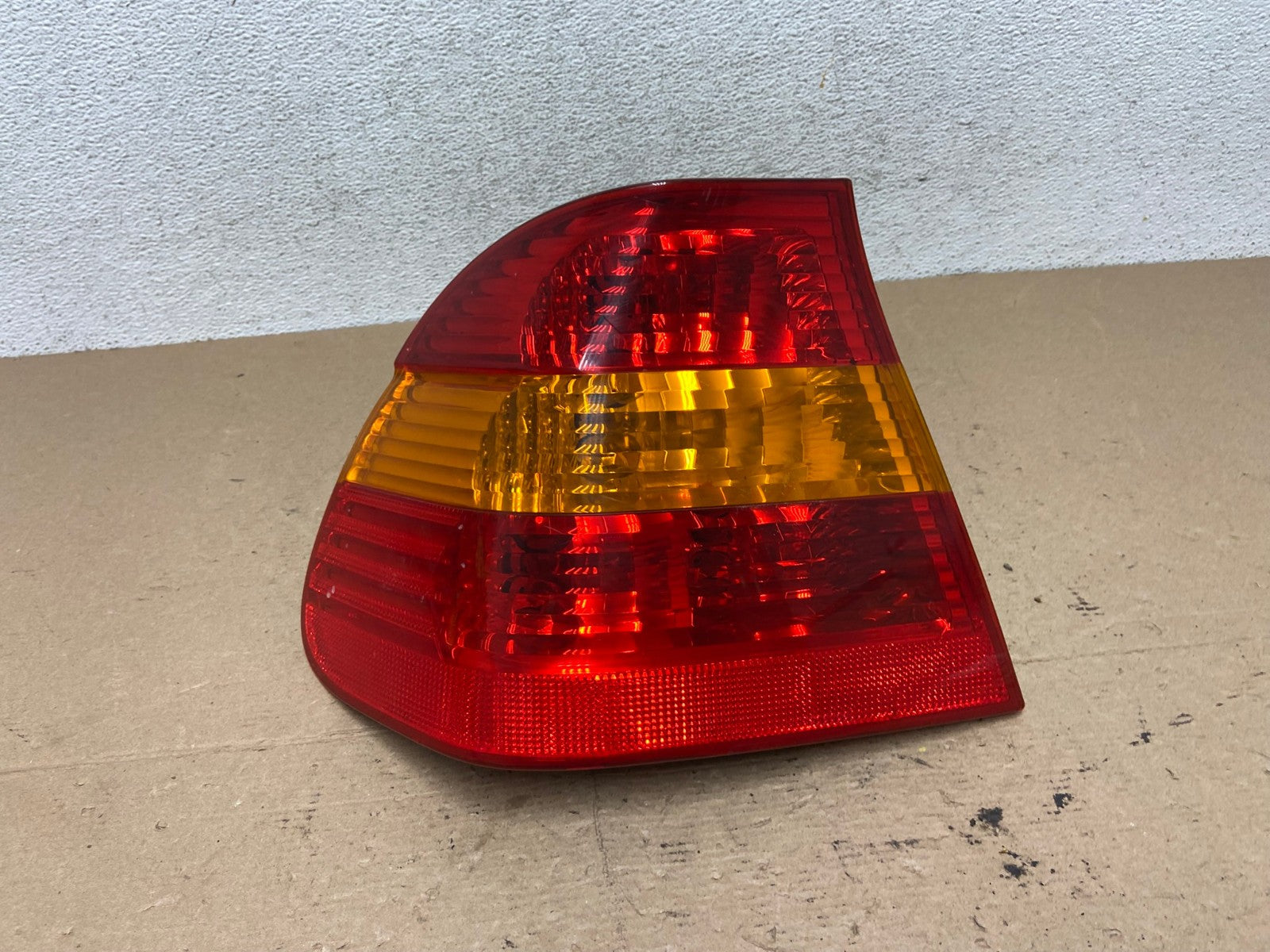 2002 - 2005 BMW 3 E46 Series Left Driver Side Lh Tail Light AF4986 LK0