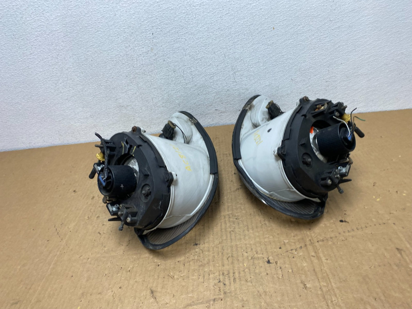 1996 to 1999 Mercury Sable Left+Right Side Set Halogen Headlights AC8121 DG10