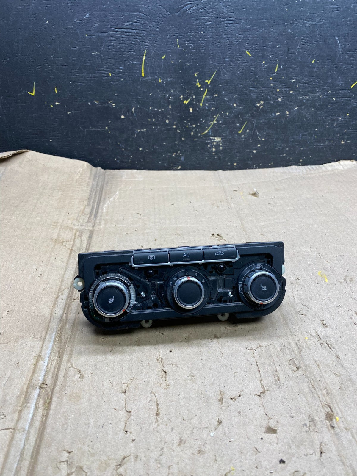 2009 - 2011 Volkswagen CC Center Climate Control Panel AC Heater x5911 DG0