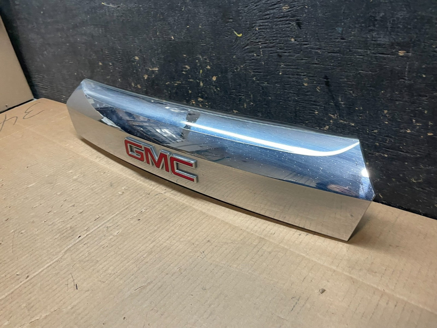 2011-2015 GMC Terrain Tailgate Liftgate Chrome Finish Molding Camera Oe Y1773 DG2