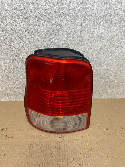 2002 Kia Sedona Left Driver LH Side Tail Light Oem R8199 DG0
