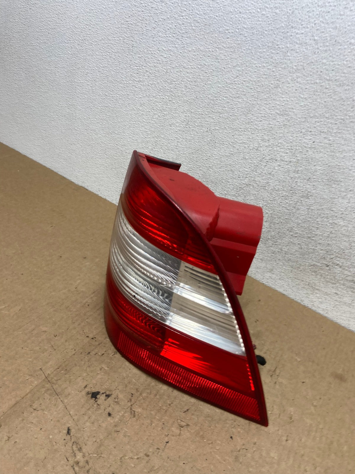 2002-2005 Mercedes ML 350 Ml-Class Right Passenger Rh Side Tail Light AF9829 LK1