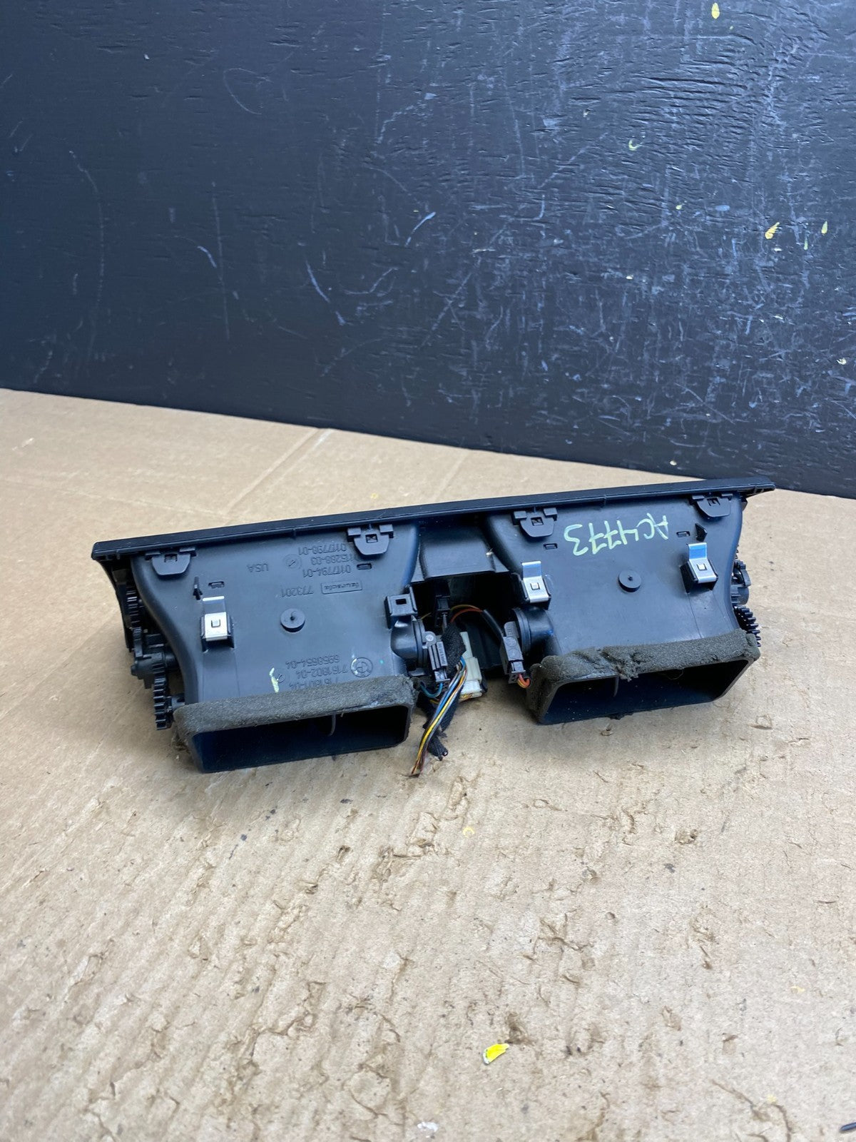 2007 to 2013 BMW X5 X6 Center Console Dash Air Vent OEM AC4773 DG3
