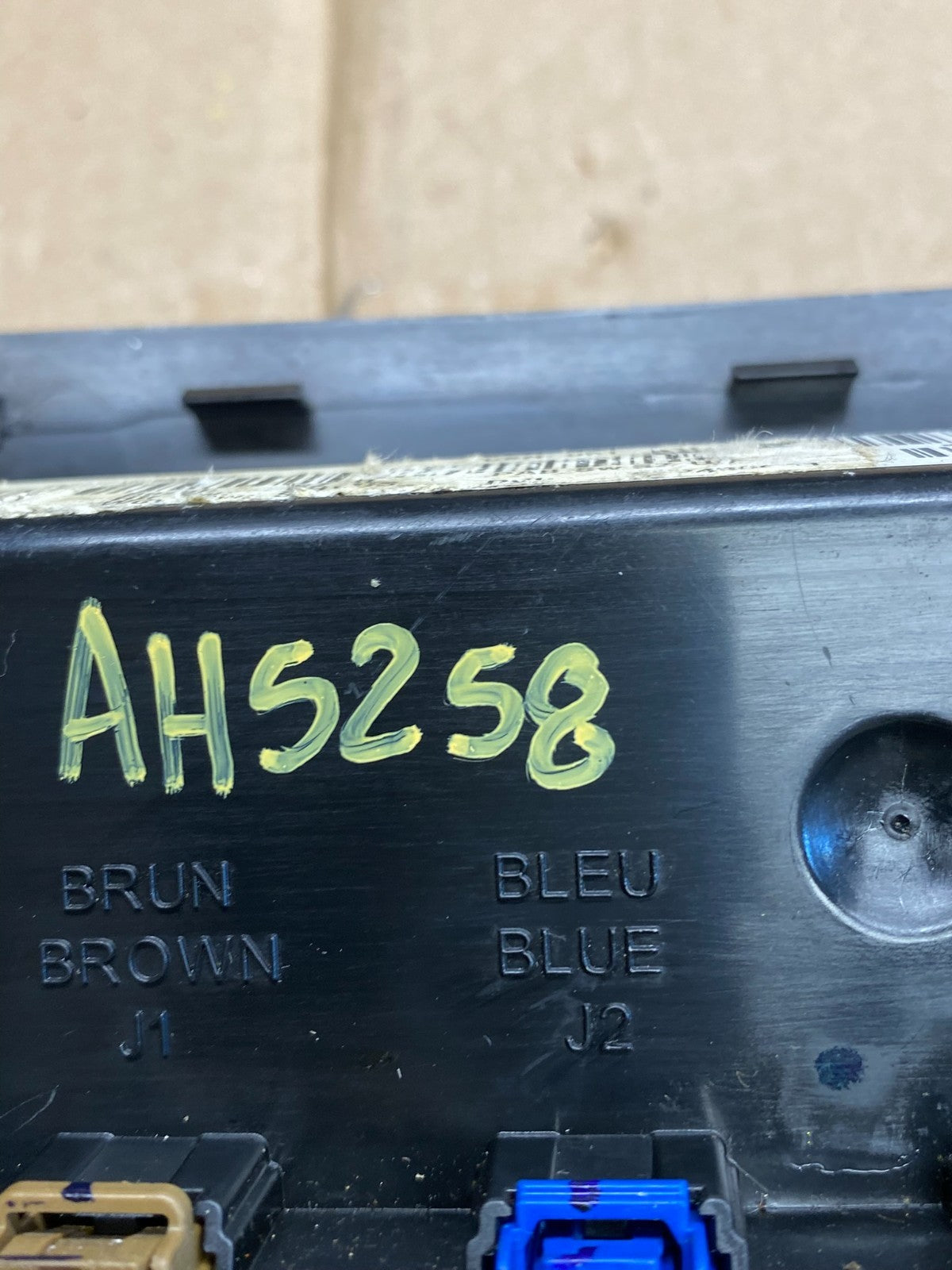 2007-2008 Suzuki XL7 Center Console Climate Control Shifter Panel Trim AH5258 DG5