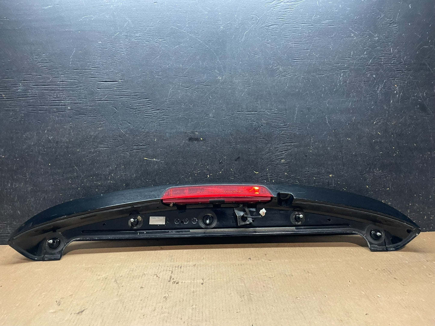 2011 to 2015 Kia Sorento Rear Spoiler Wing Brake Light AA2313 DG8
