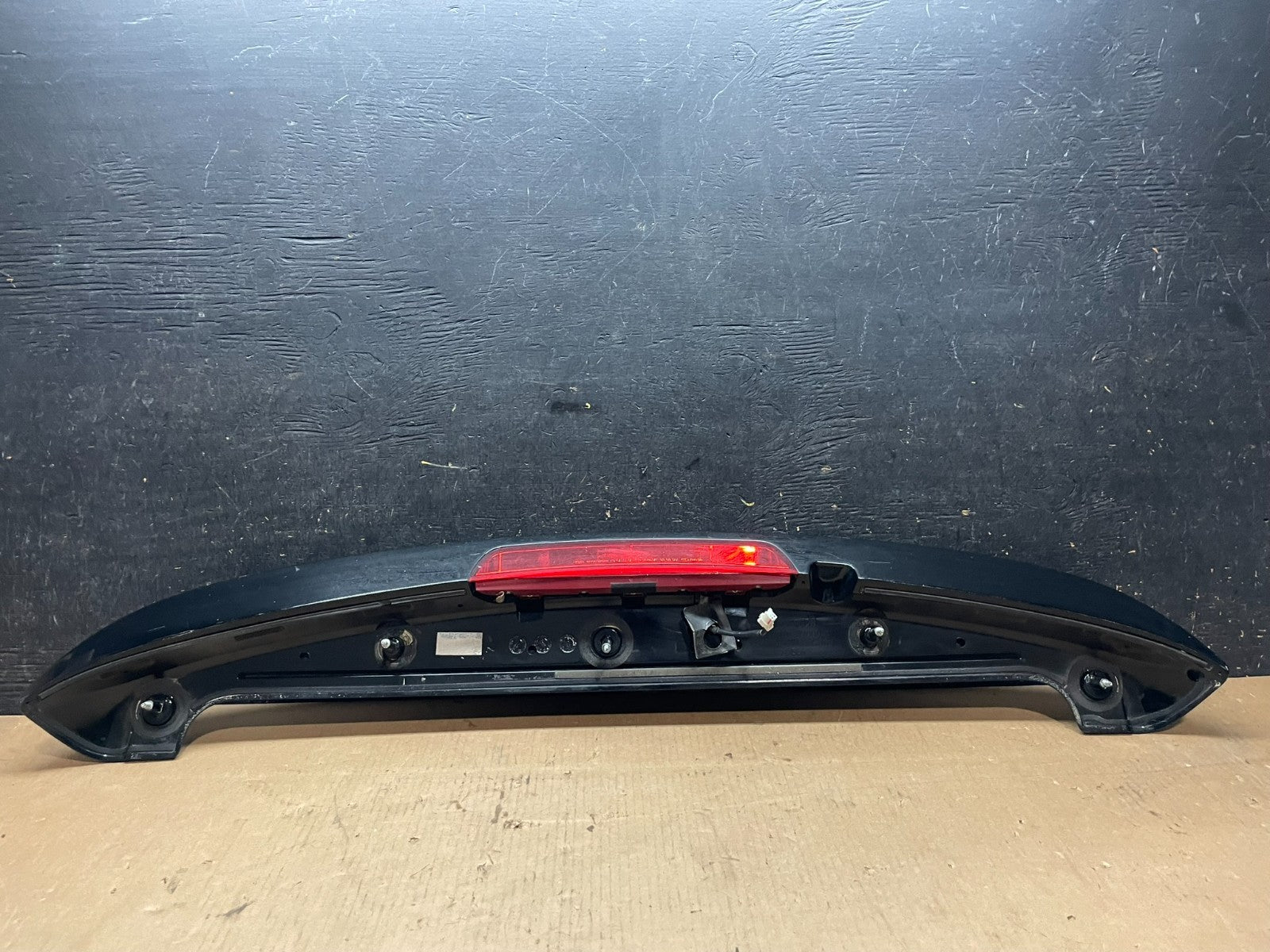 2011 to 2015 Kia Sorento Rear Spoiler Wing Brake Light AA2313 DG8