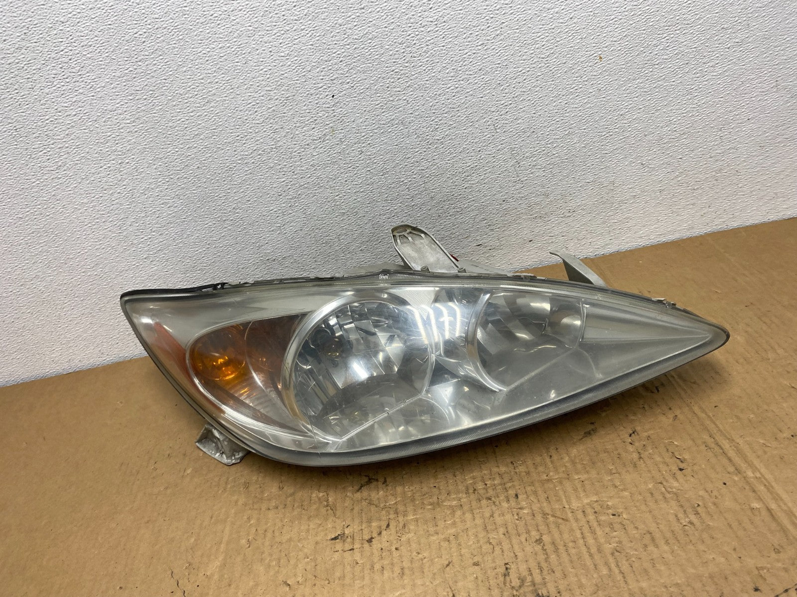 2002 to 2004 Toyota Camry Halogen Headlight Right Passenger Rh AC7804 DW0
