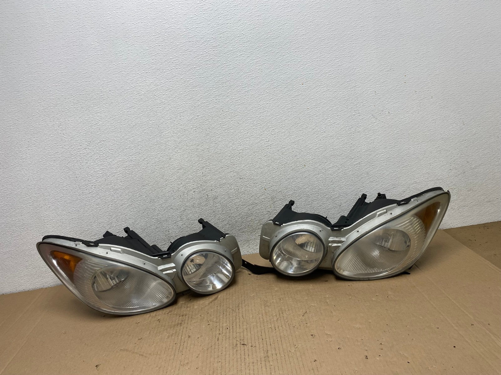 2005 to 2008 Buick Lacrosse Allure Headlights Left+Right Halogen AF3151 LK0