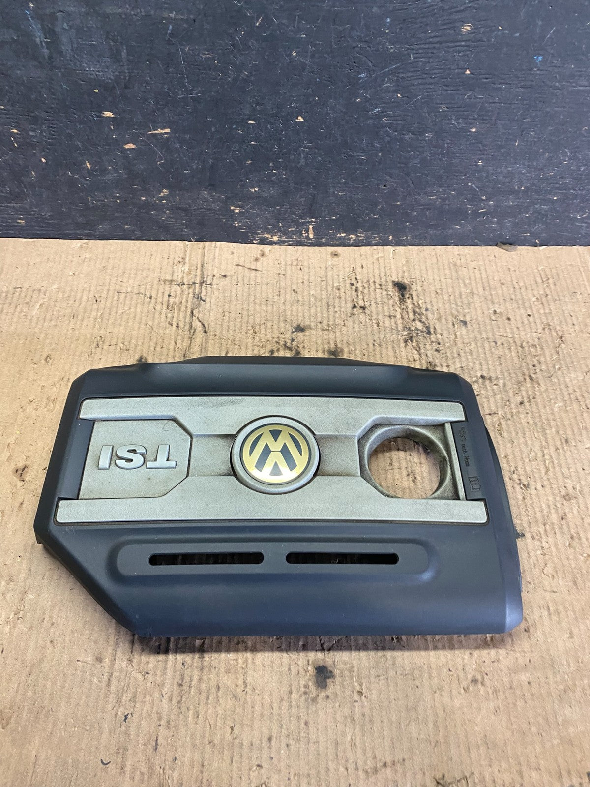 2005-2010 Volkswagen Mk5 2.0 TSI Passat Jetta Engine Cover Q0407 DG1