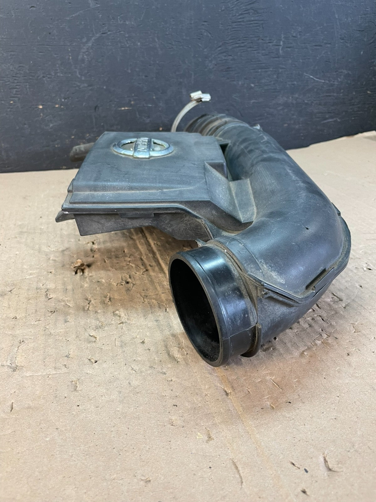 2005-2011 Nissan Pathfinder Xterra 4.0L Air Intake Resonator Box ad8278 DG1