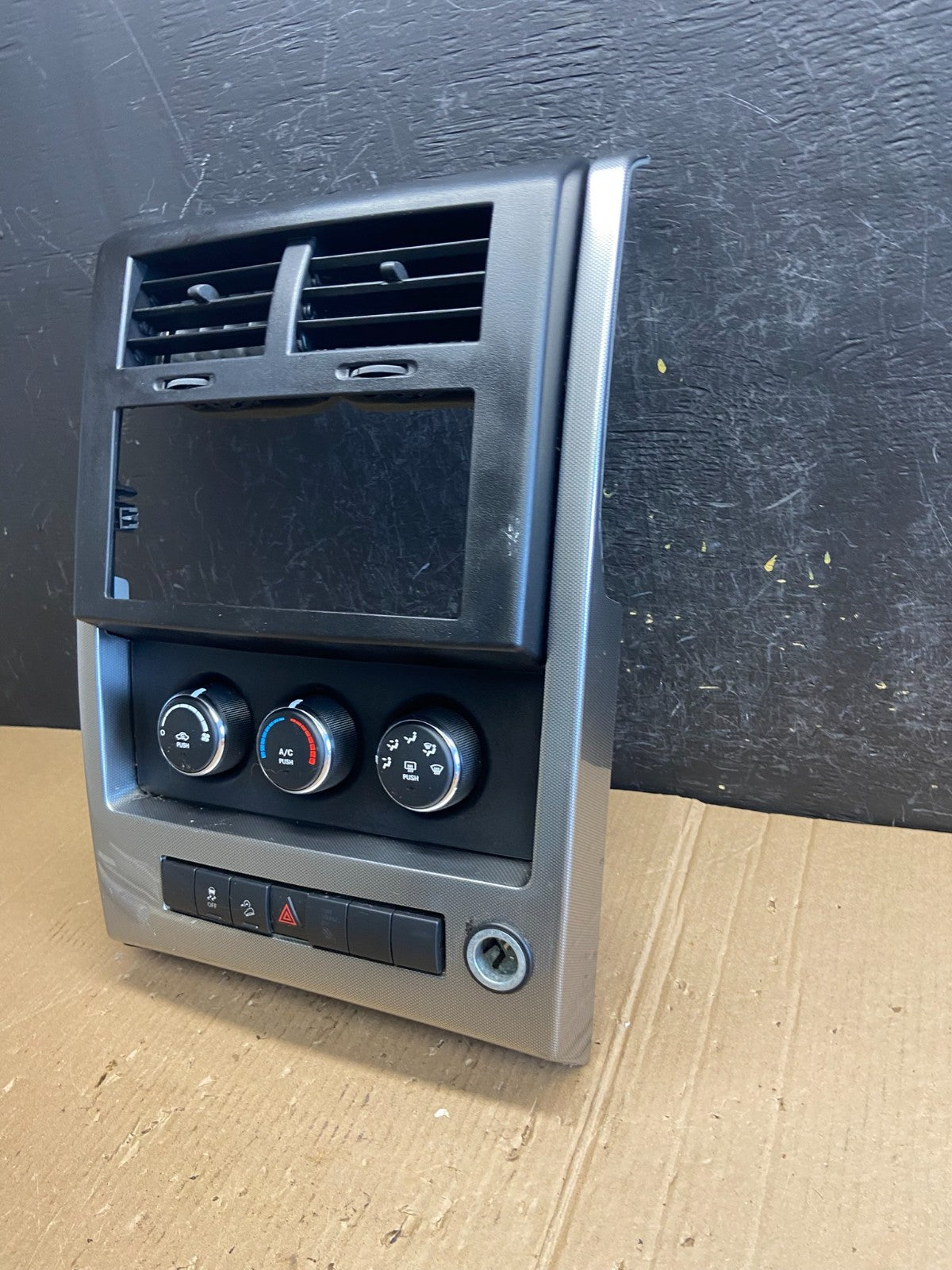2008 to 2012 Jeep Liberty Dash Climate Temperature Control Radio Bezel AE3986 DG1