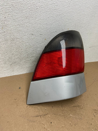 1999 2000 2001 Saab 9-5 Wagon Left Driver LH Side Tail Light AD7701 LK2