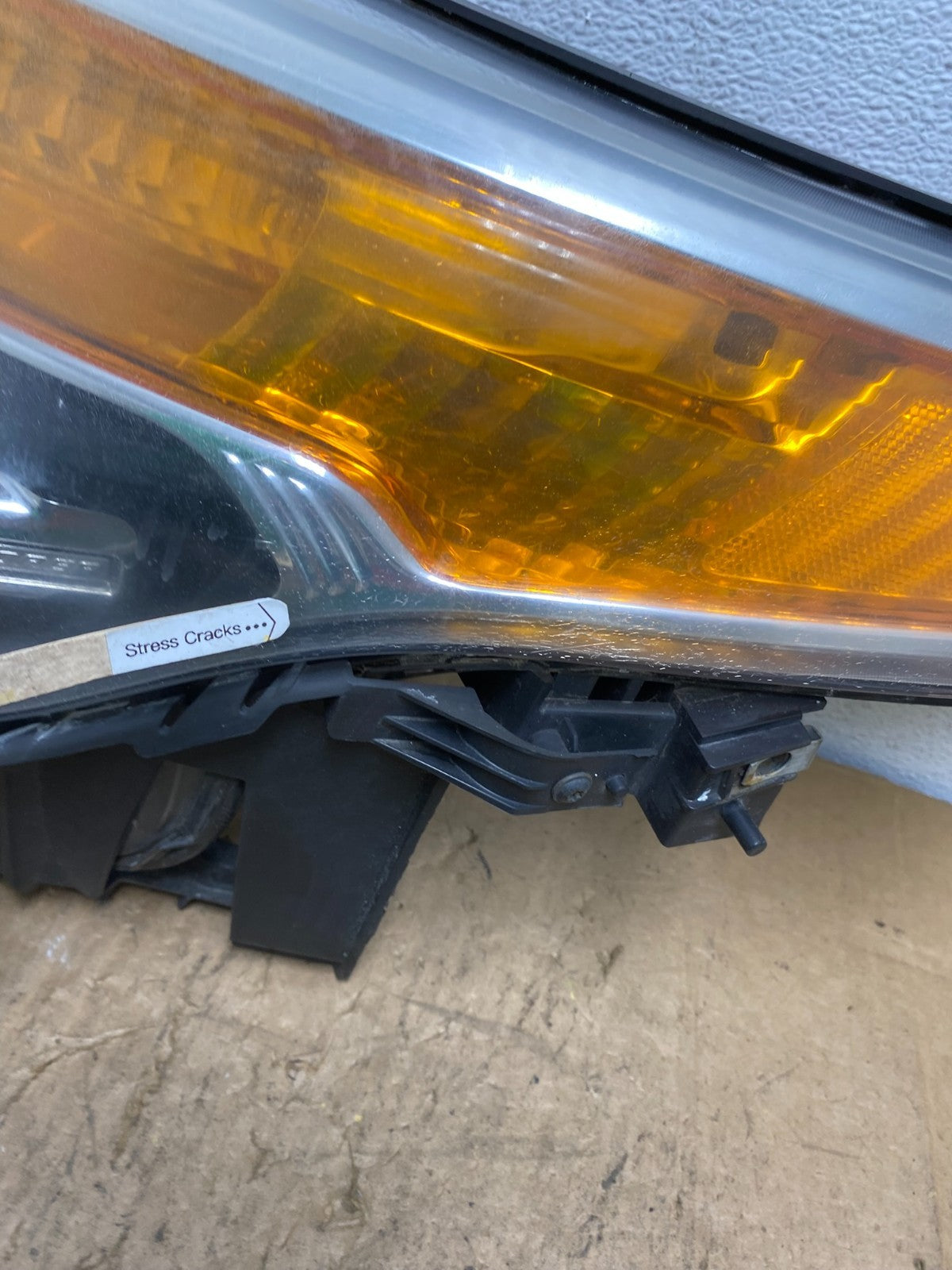 2011 to 2015 Ford Explorer Left Driver LH Halogen Headlight AD0703 DW4