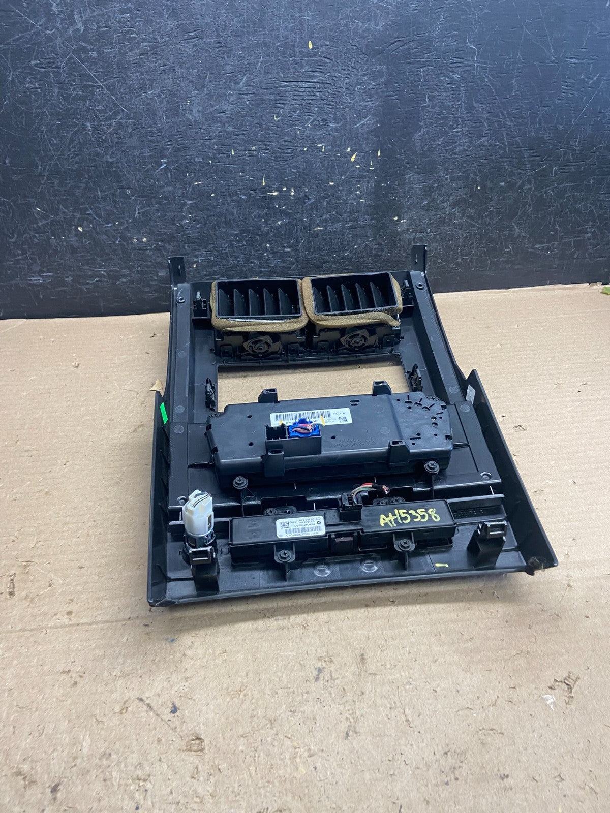 2008 to 2012 Jeep Liberty Dash Climate Temperature Control Radio Bezel AH5358 DG4