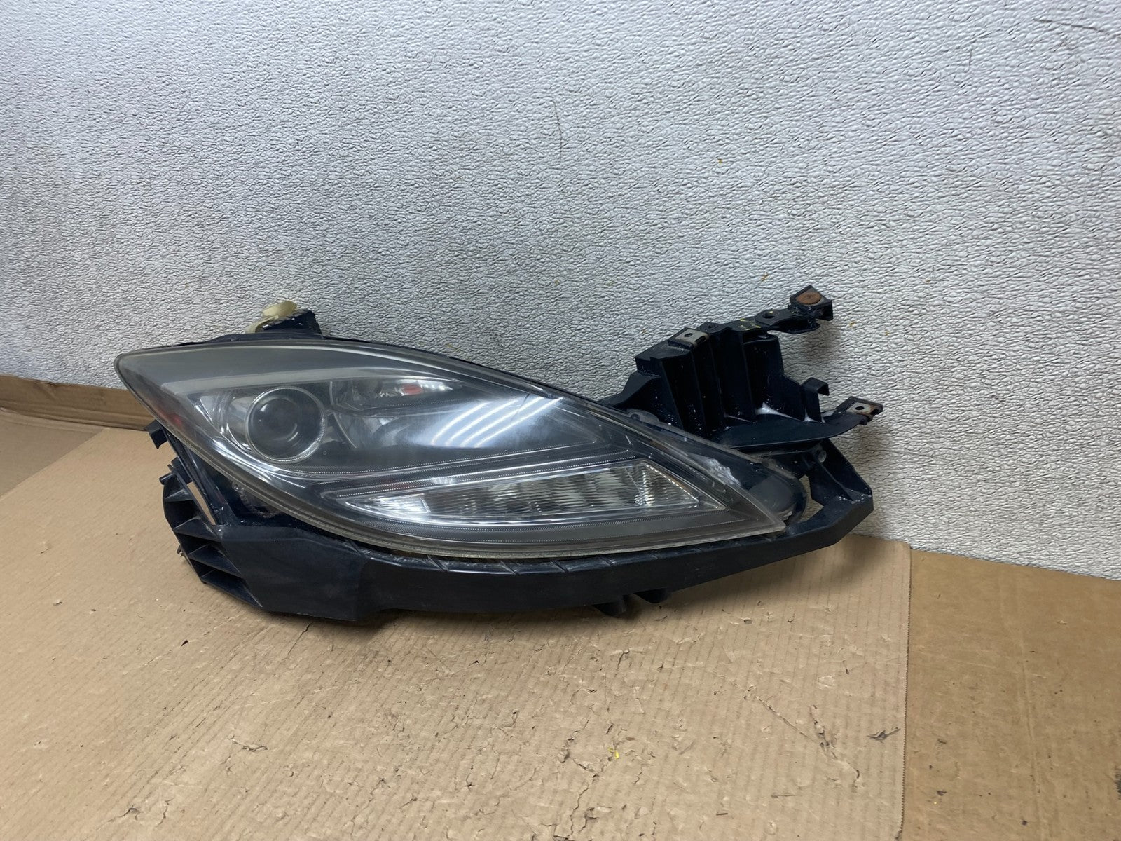 2009 - 2010 Mazda 6 Right Passenger Side Xenon Headlight U2723 DW1