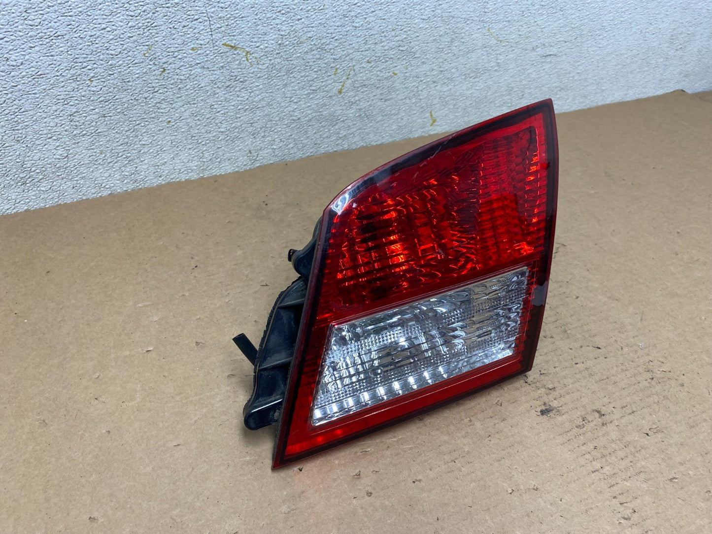 2002-2004 Infiniti i35 Inner Right Passenger Rh Side Tail Light OEM O9770 DW2