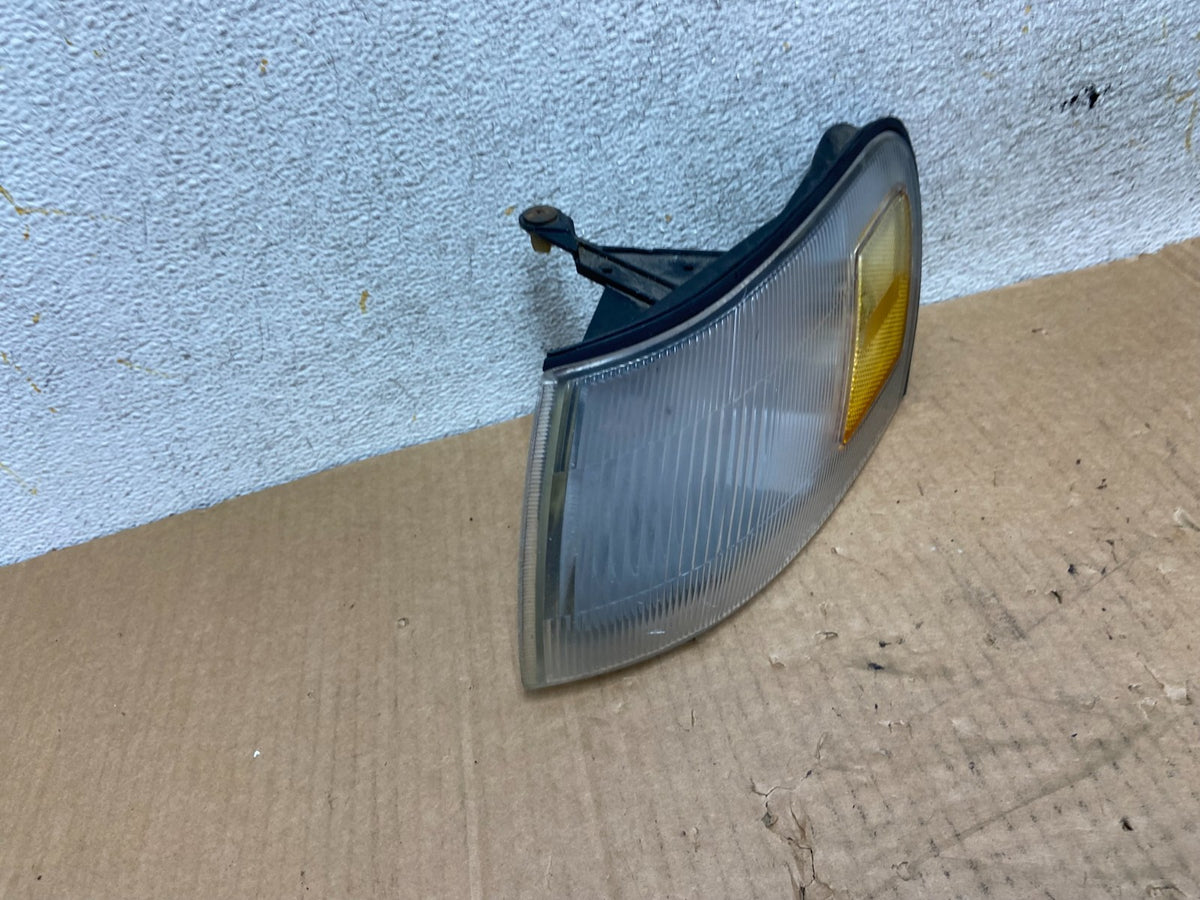 1993 to 1997 Toyota Corolla Left Driver LH Corner Marker Turn Signal AI4570 DW2
