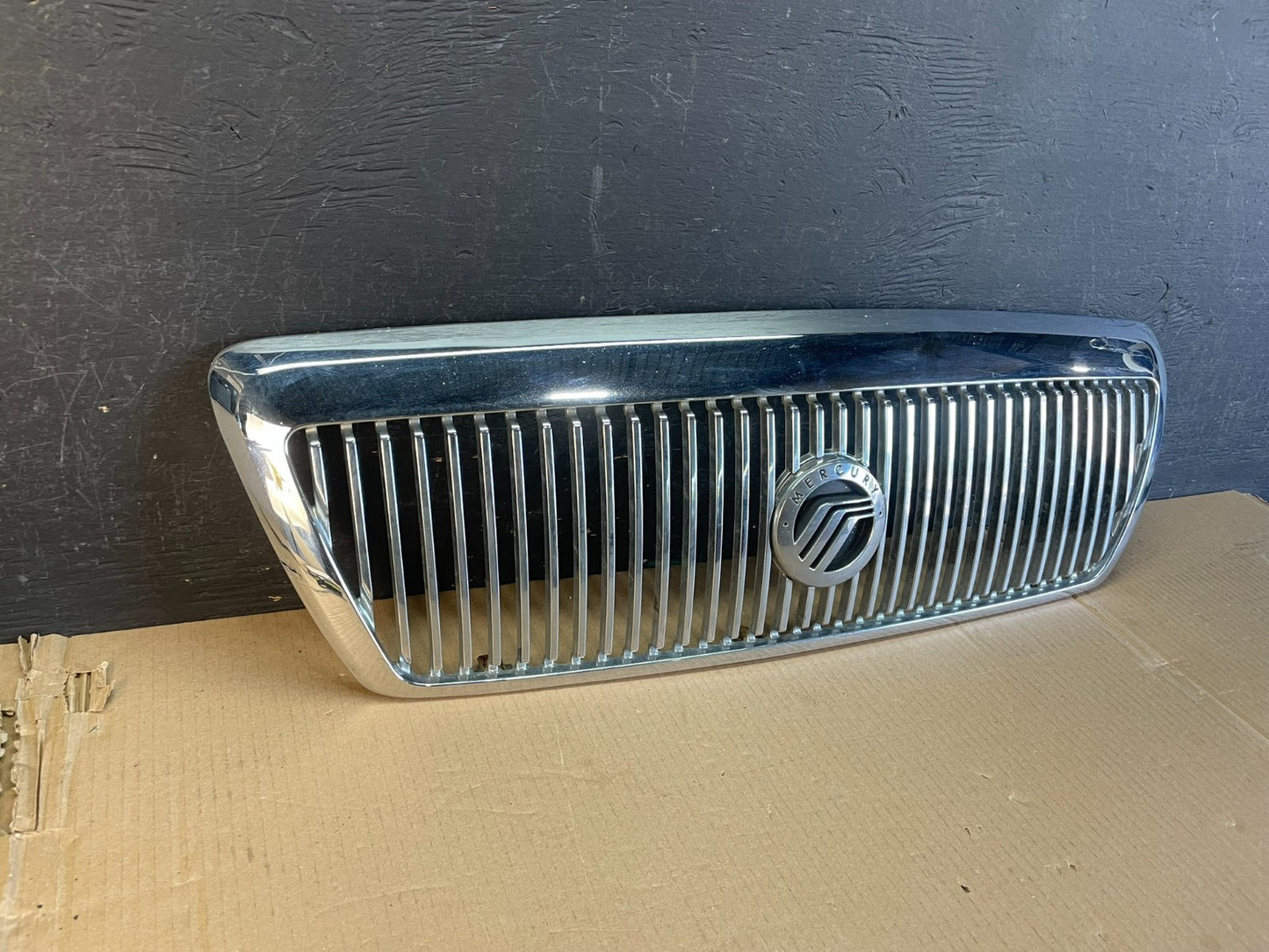 2003 - 2005 Mercury Grand Marquis Front Upper Grill Grille Aftermarket ae3577 DG2
