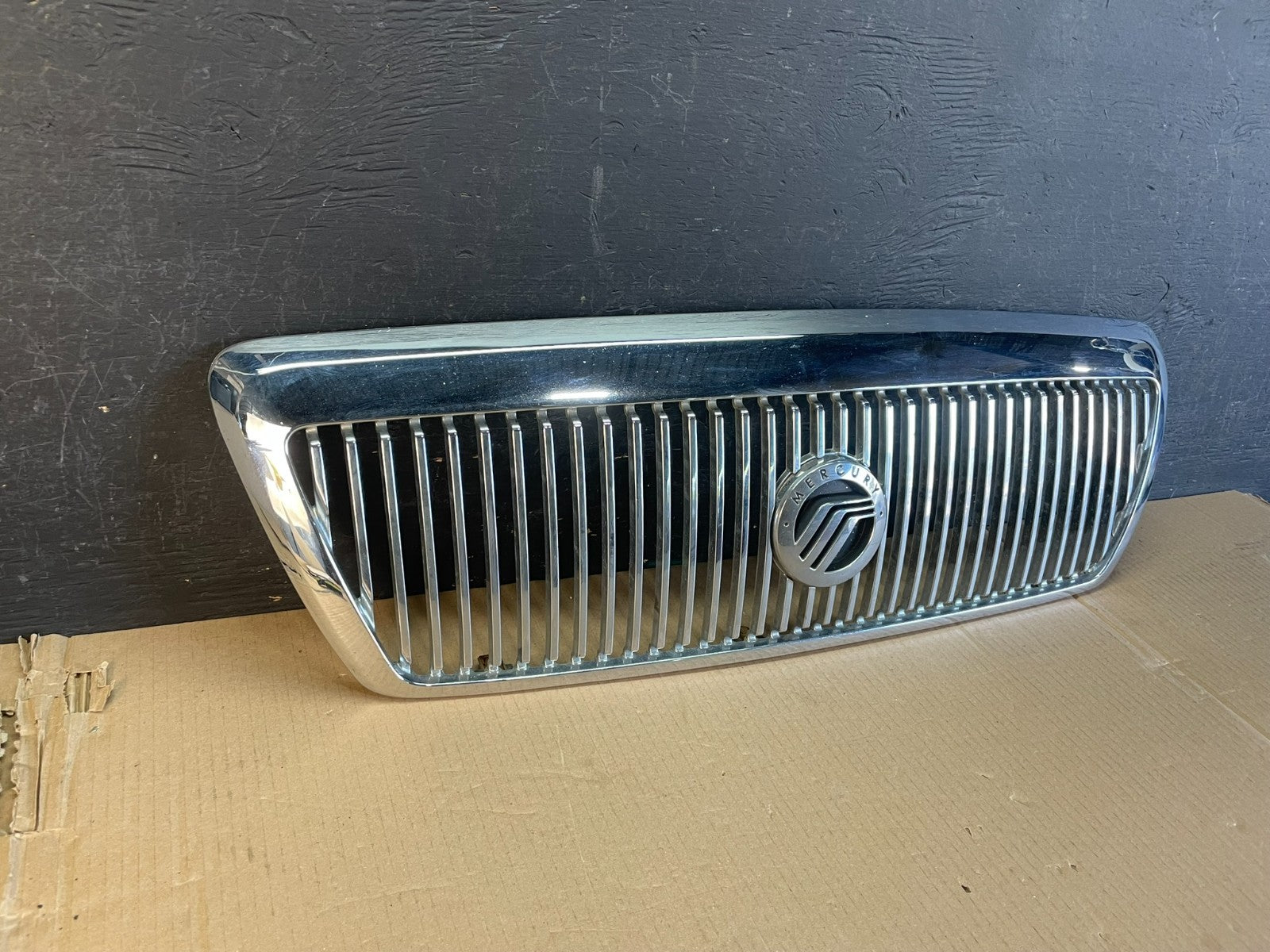 2003 - 2005 Mercury Grand Marquis Front Upper Grill Grille Aftermarket ae3577 DG2