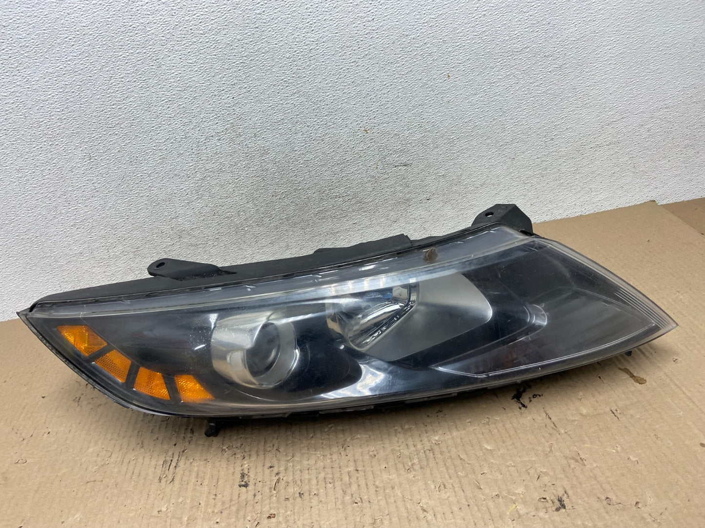2011-2013 Kia Optima Right Passenger RH Side Headlight Halogen AF6020 DW0