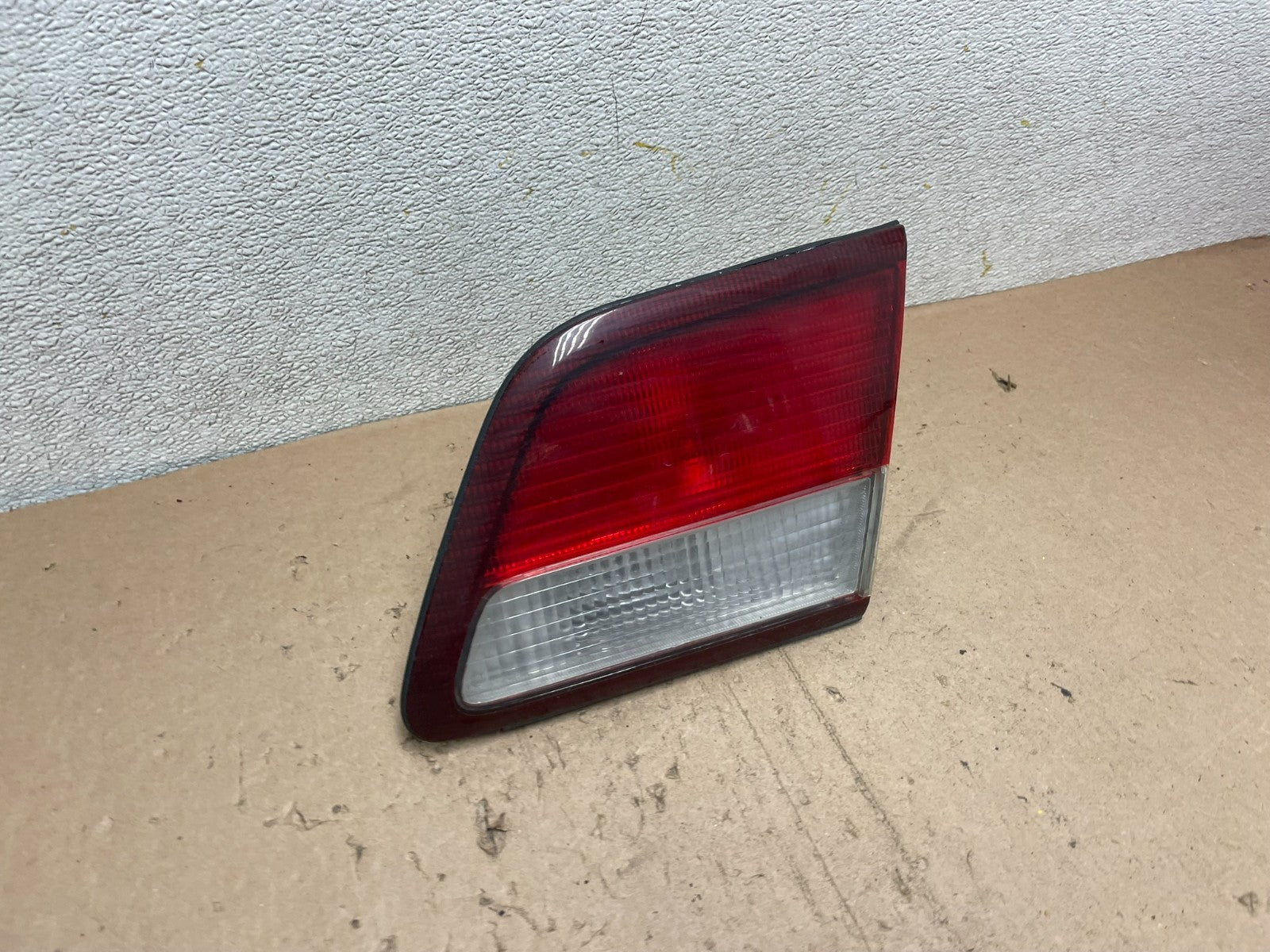 1997 1998 1999 Nissan Maxima Right Passenger RH Inner Tail Light Oem Q4825 DW2