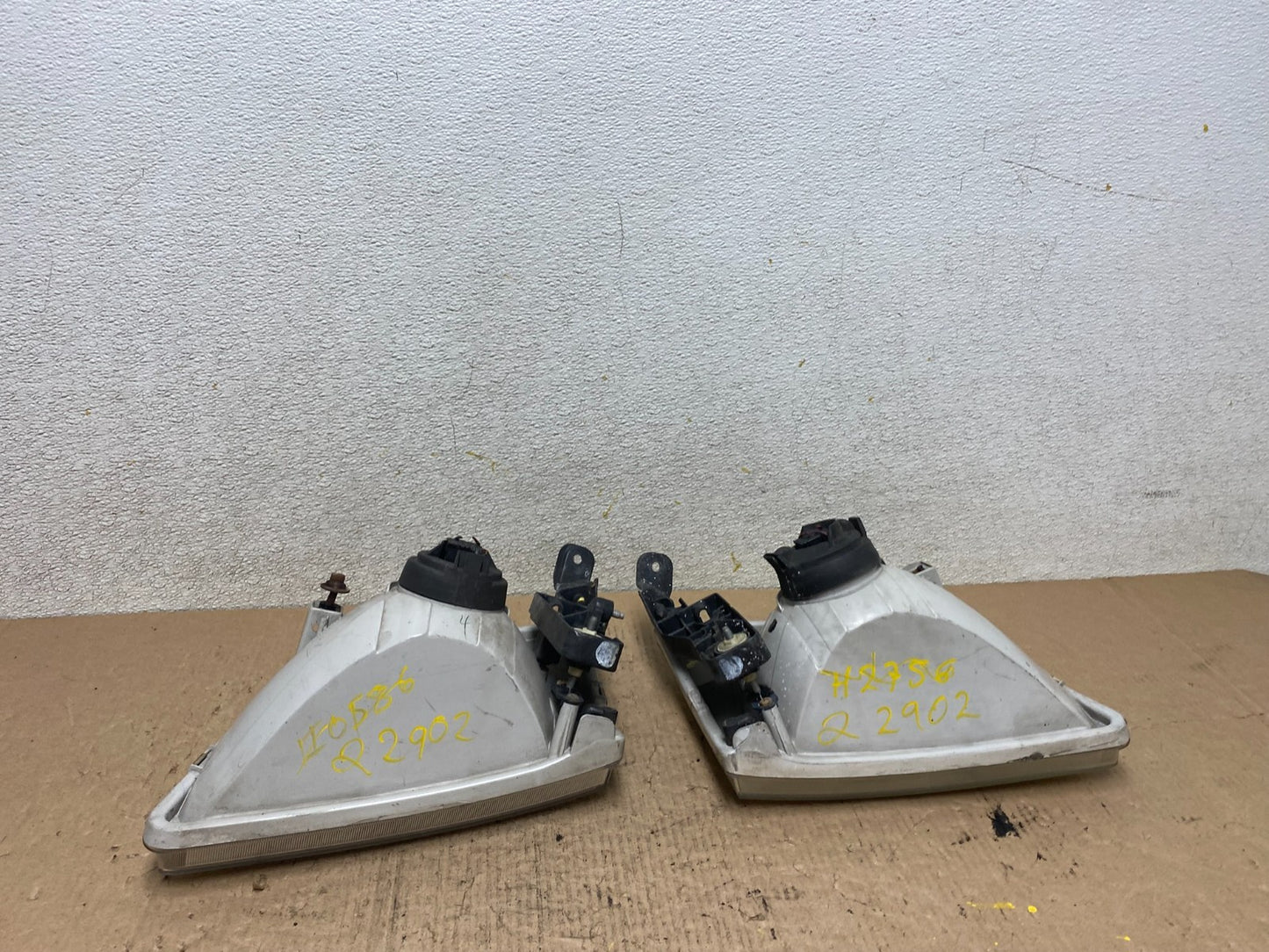 2001 2002 2003 Toyota Sienna Left+Right Side Headlights Halogen Q2902 DW11