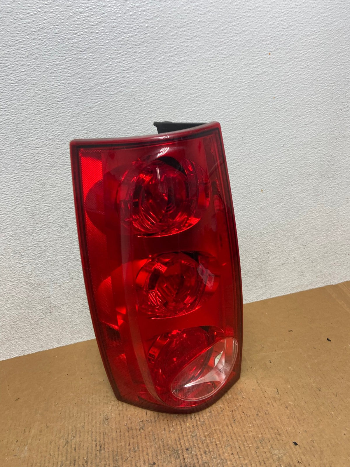 2007 to 2011 GMC Yukon Left Driver LH Side Tail Light AE1464 LK2
