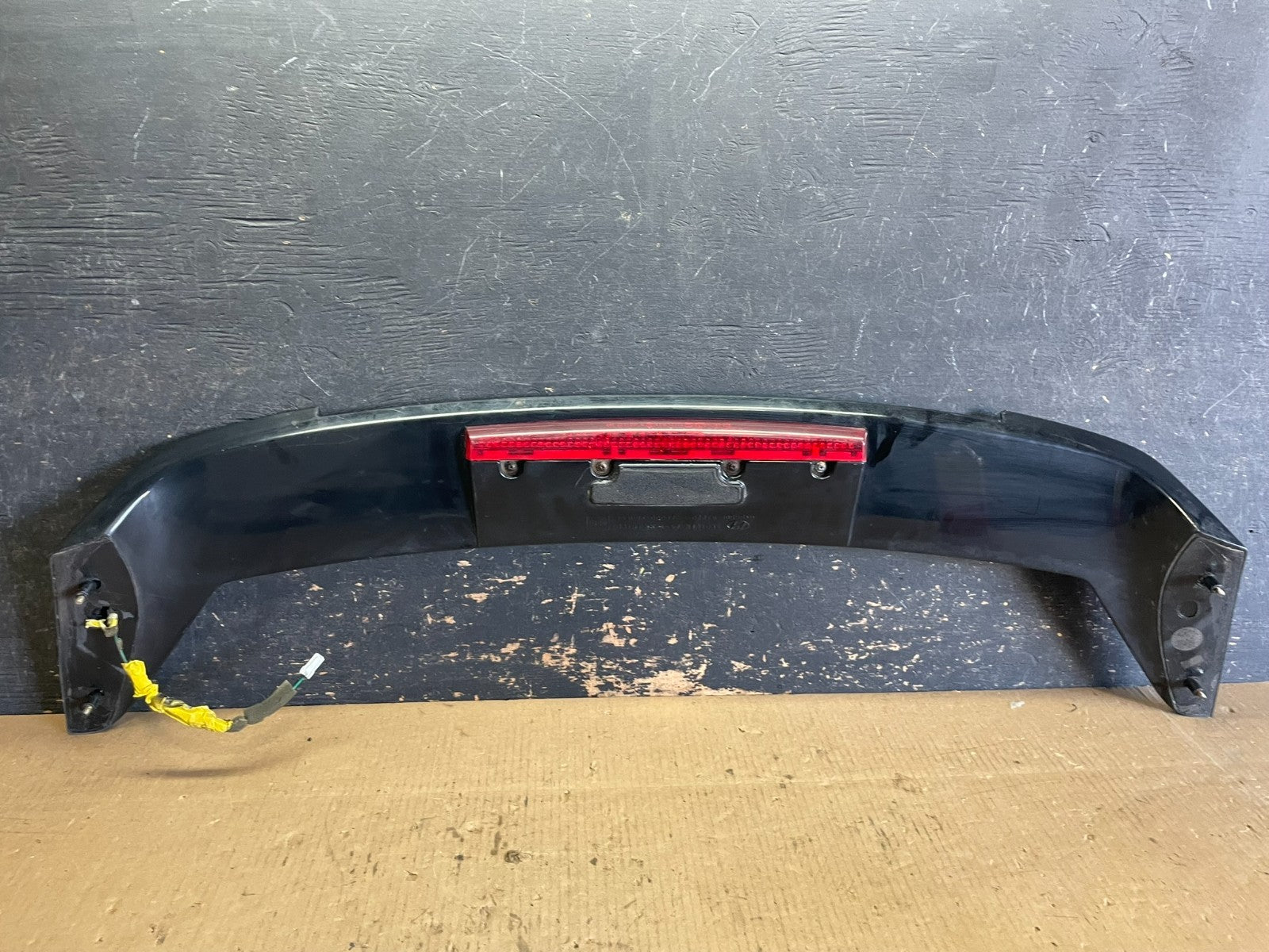 2003 to 2008 Hyundai Tiburon OEM Rear Spoiler Wing W/ 3RD Break Light AA5977 DG7