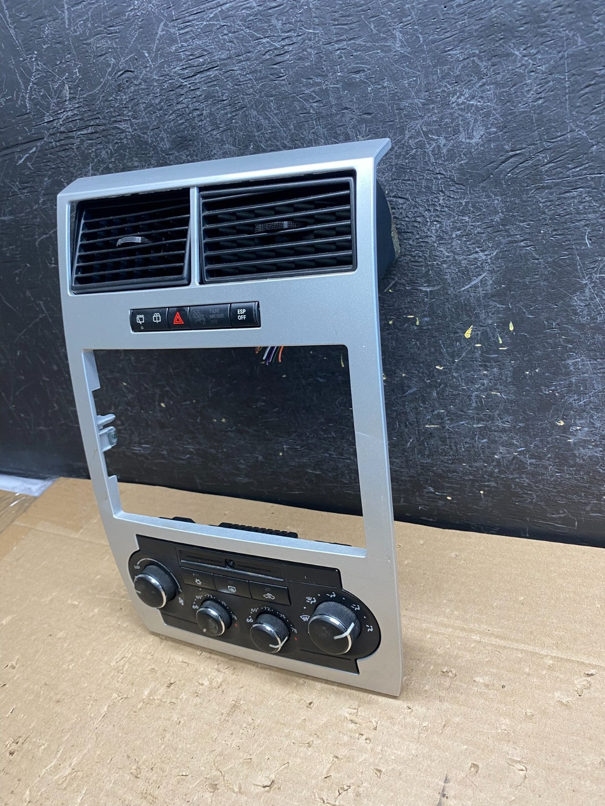 2005 2007 Chrysler 300 Magnum Heater A/C Climate Control Trim Bezel AG8427 DG3