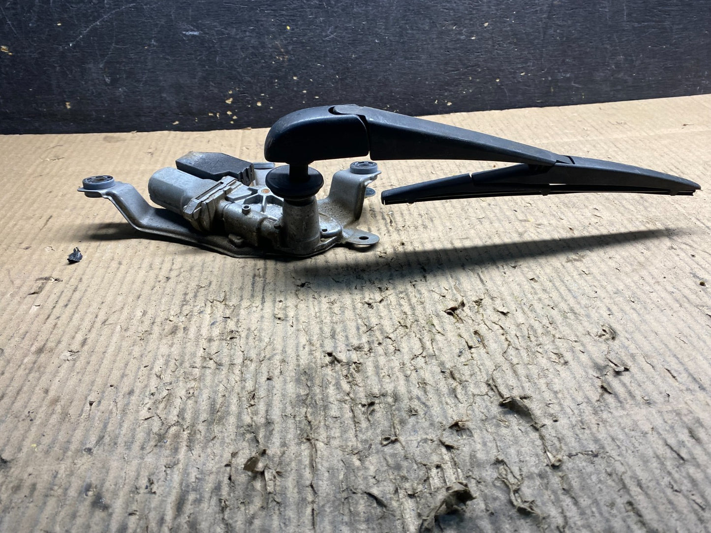 2006 to 2012 Toyota Rav4 Rear Wiper Windshield Motor OEM Y1427 DG3