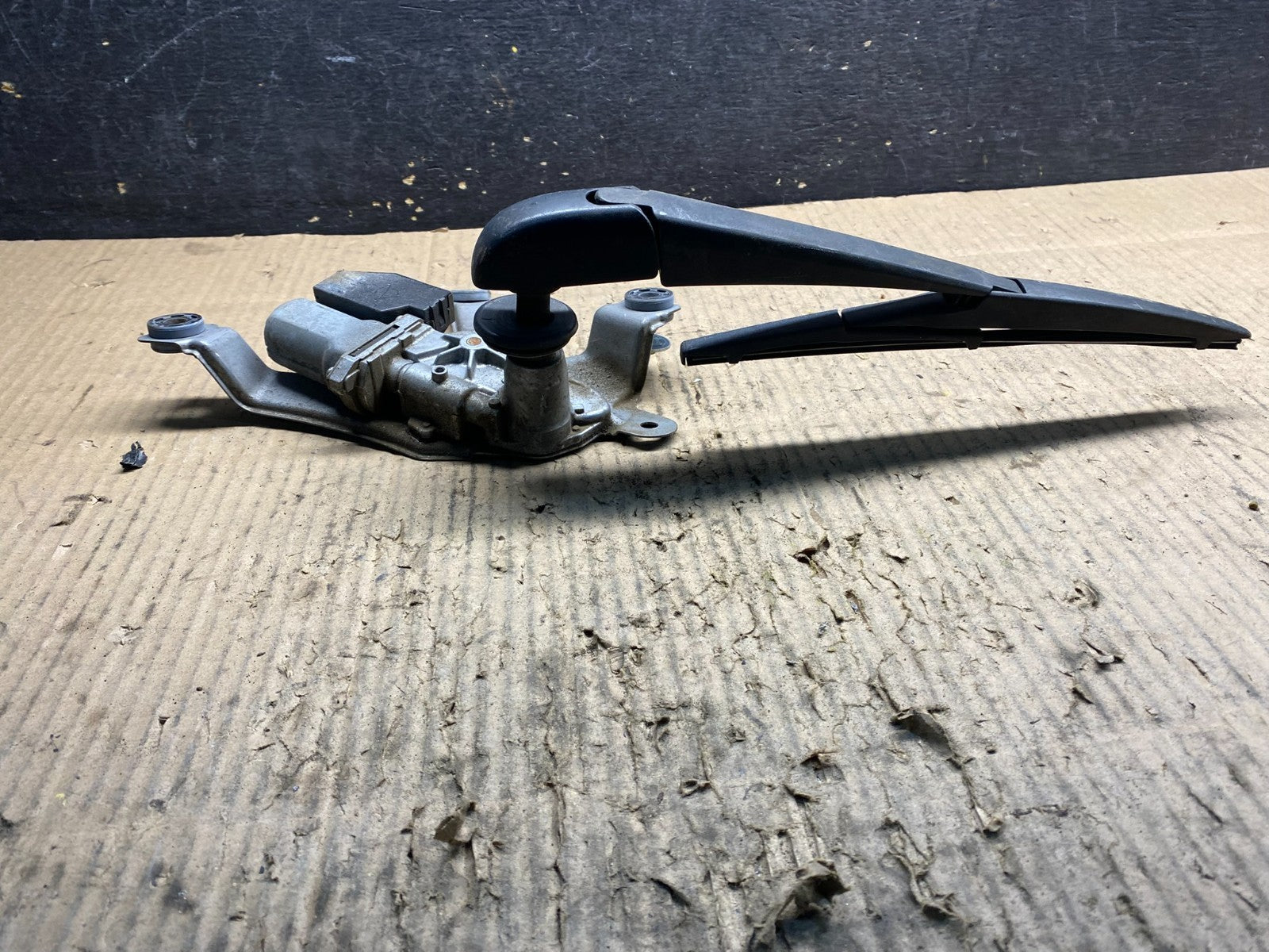 2006 to 2012 Toyota Rav4 Rear Wiper Windshield Motor OEM Y1427 DG3