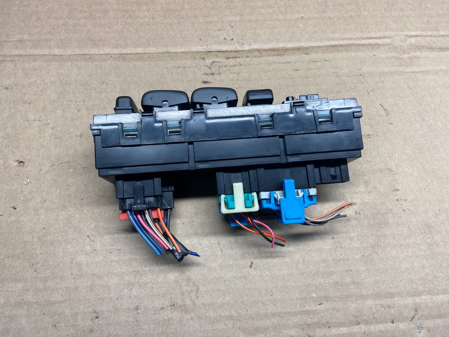 2006 to 2009 Chevrolet Trailblazer Front Left Master Window Door Switch AE24863