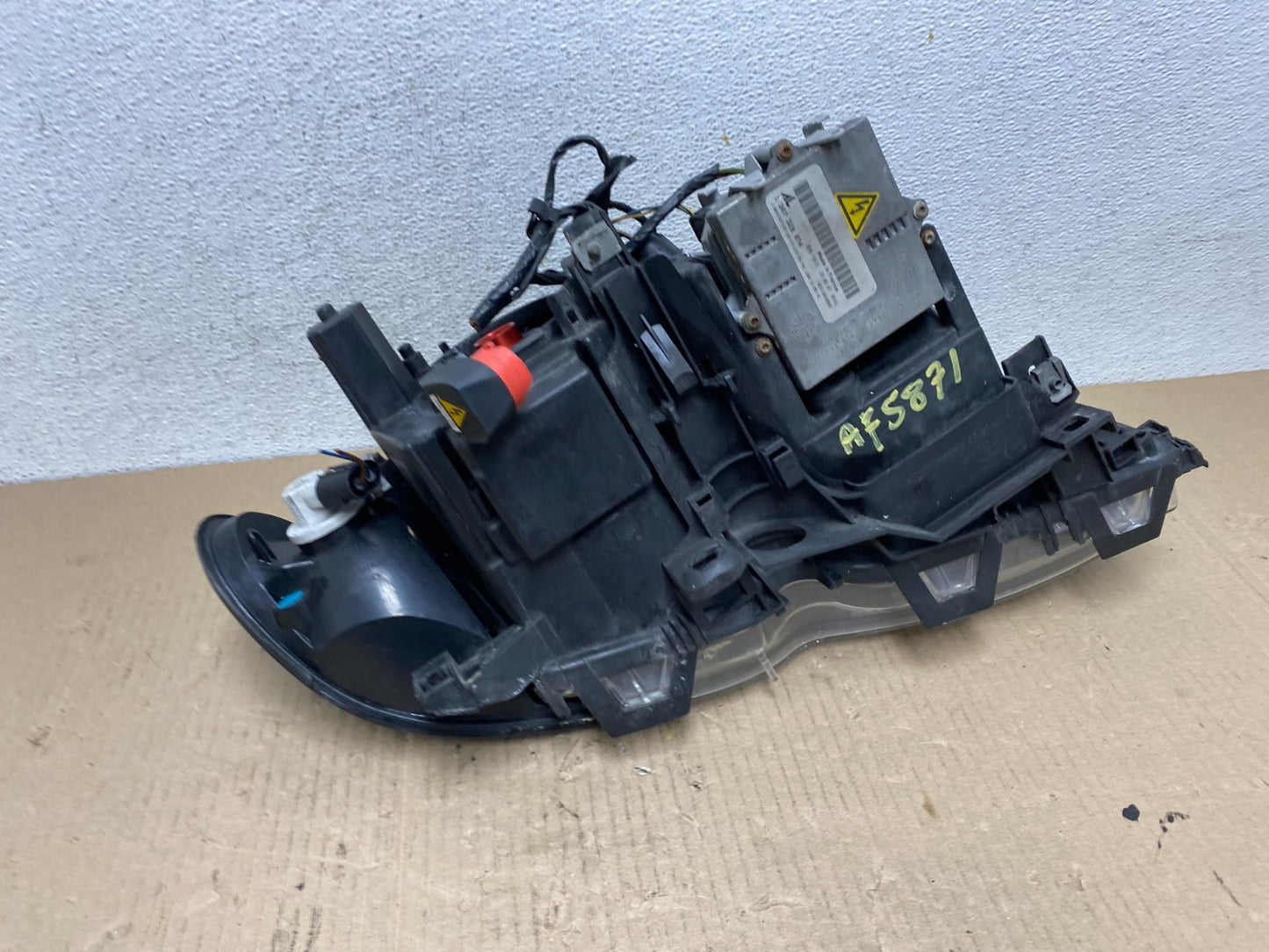2002 to 2005 BMW 3 E46 Sedan Left Driver LH Xenon HID Headlight AF5871 DW7