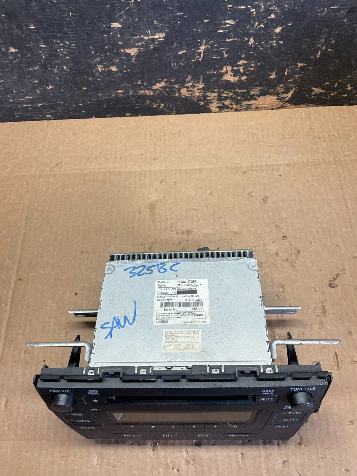 2010 to 2011 Toyota Prius Radio Stereo Receiver Aux Disc CD Player OEM AB3109 DG4
