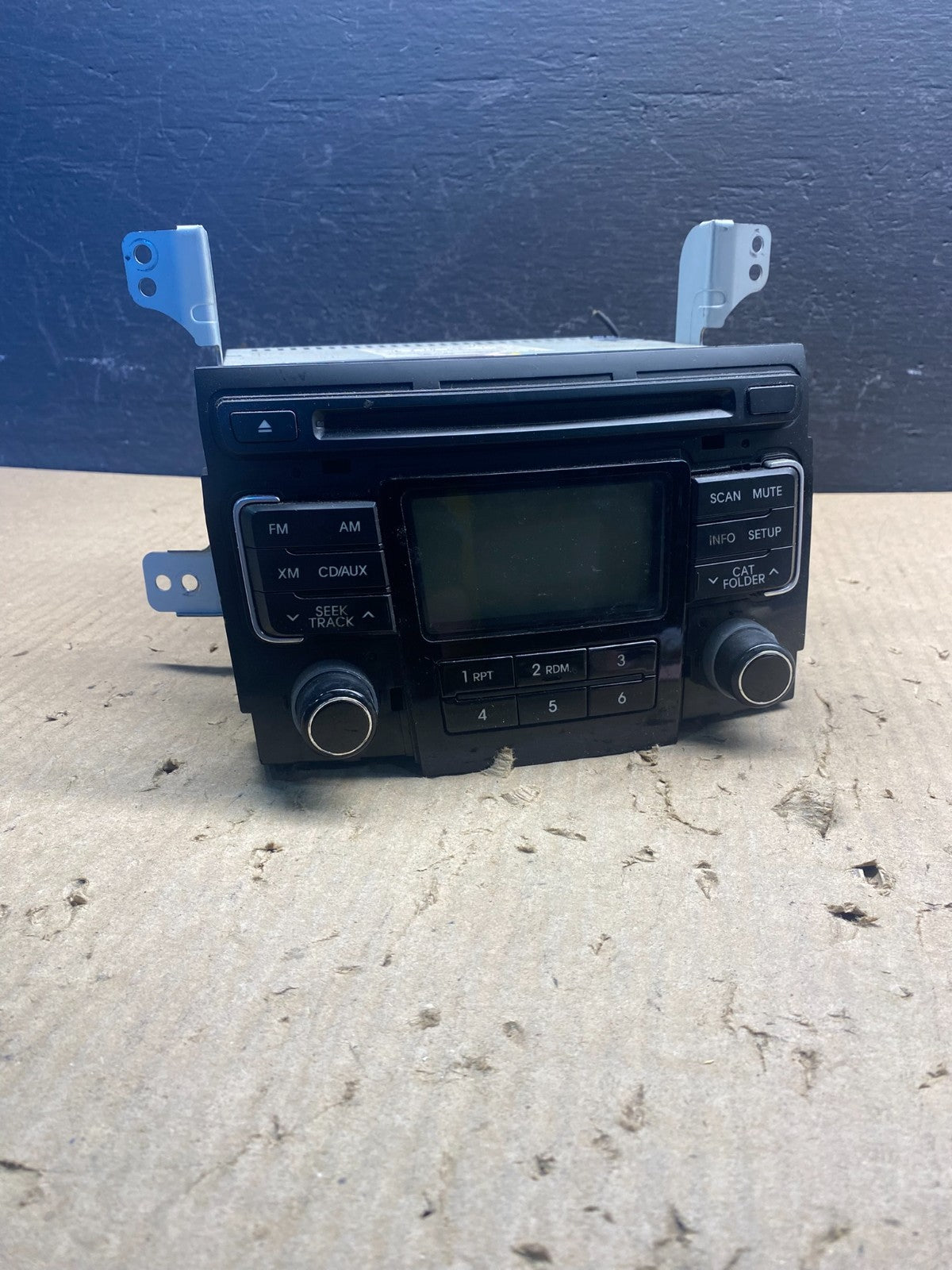 2011 to 2012 Hyundai Sonata Am Fm Cd Player Radio Receiver AC8967 DG0