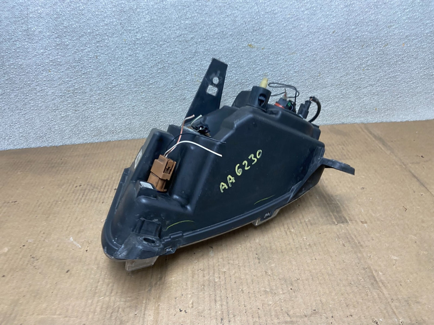 2011-2013 Jeep Grand Cherokee Right Passenger Halogen Headlight AA6230 DW7