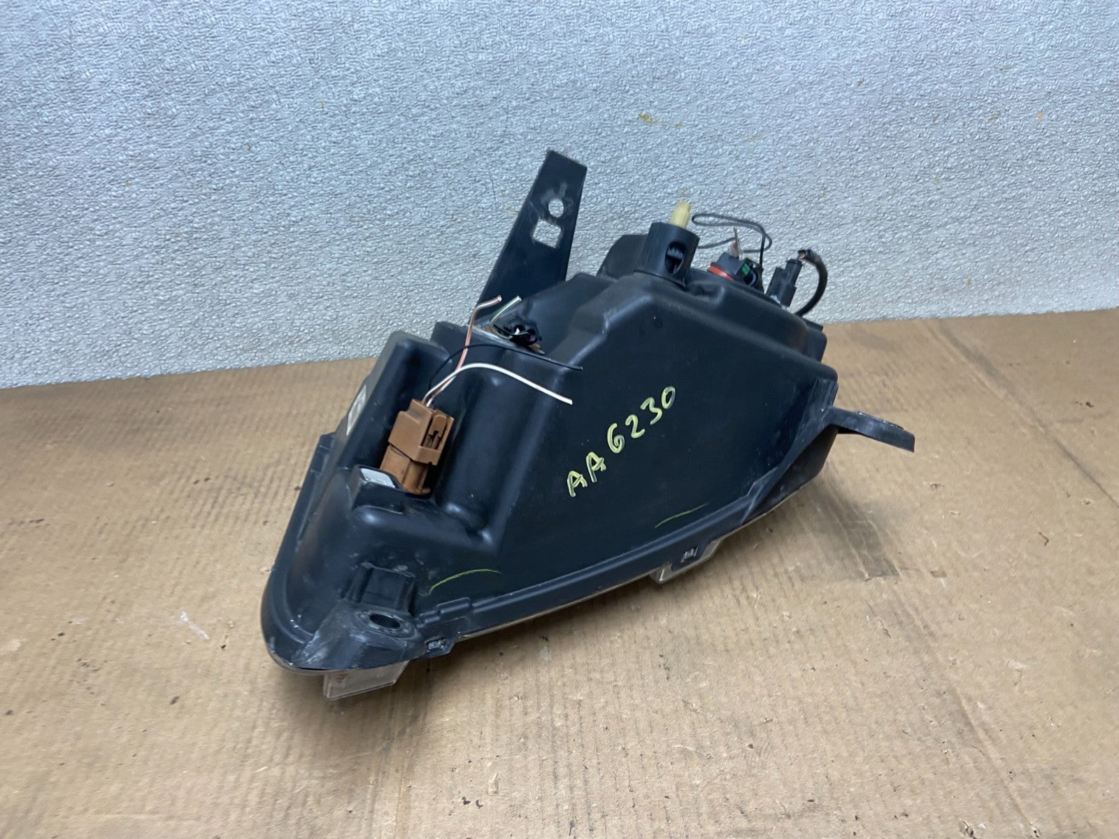 2011-2013 Jeep Grand Cherokee Right Passenger Halogen Headlight AA6230 DW7