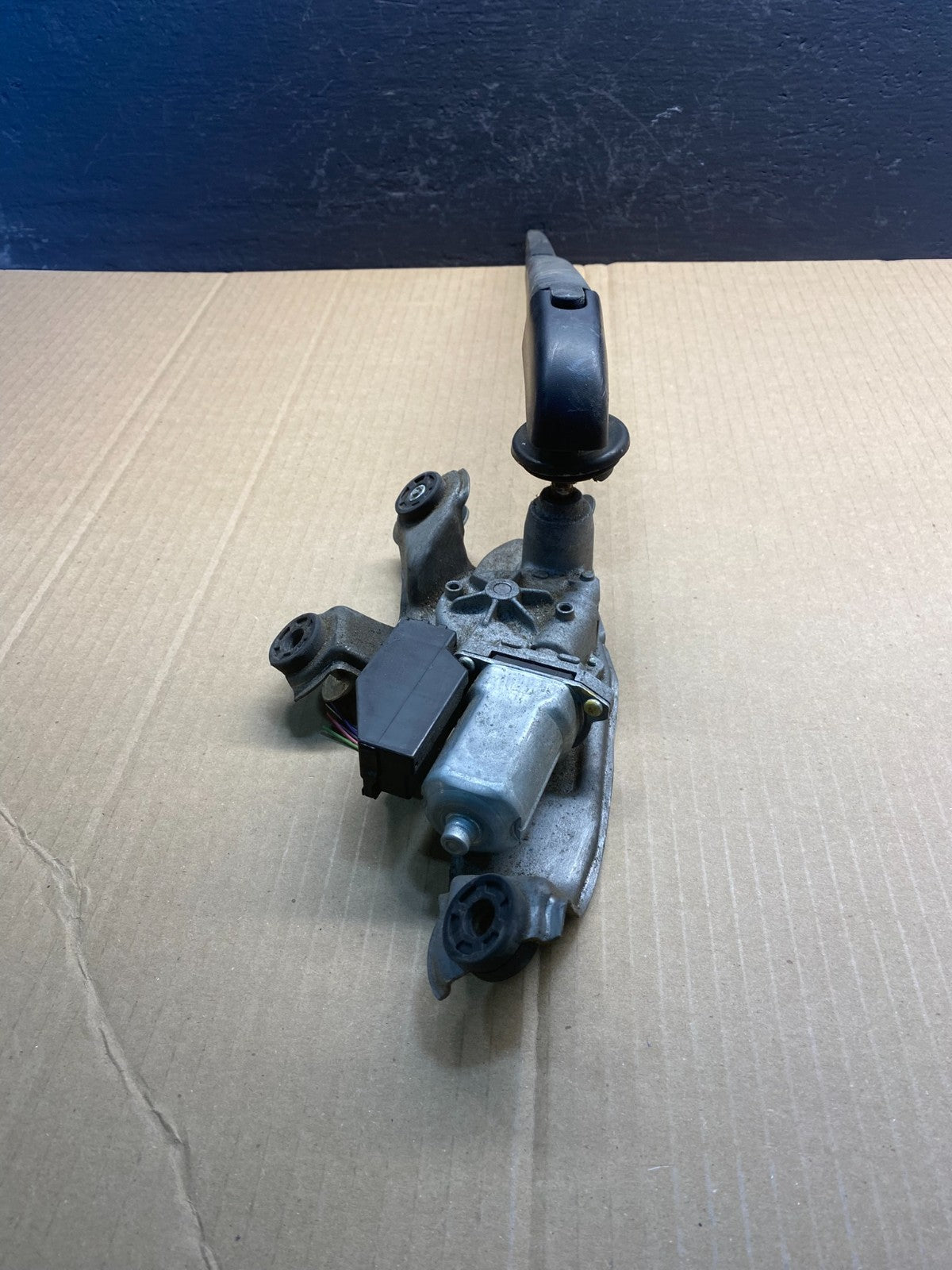 2009 to 2012 Toyota Matrix Rear Wiper Windshield Motor OEM AC0846 DG4