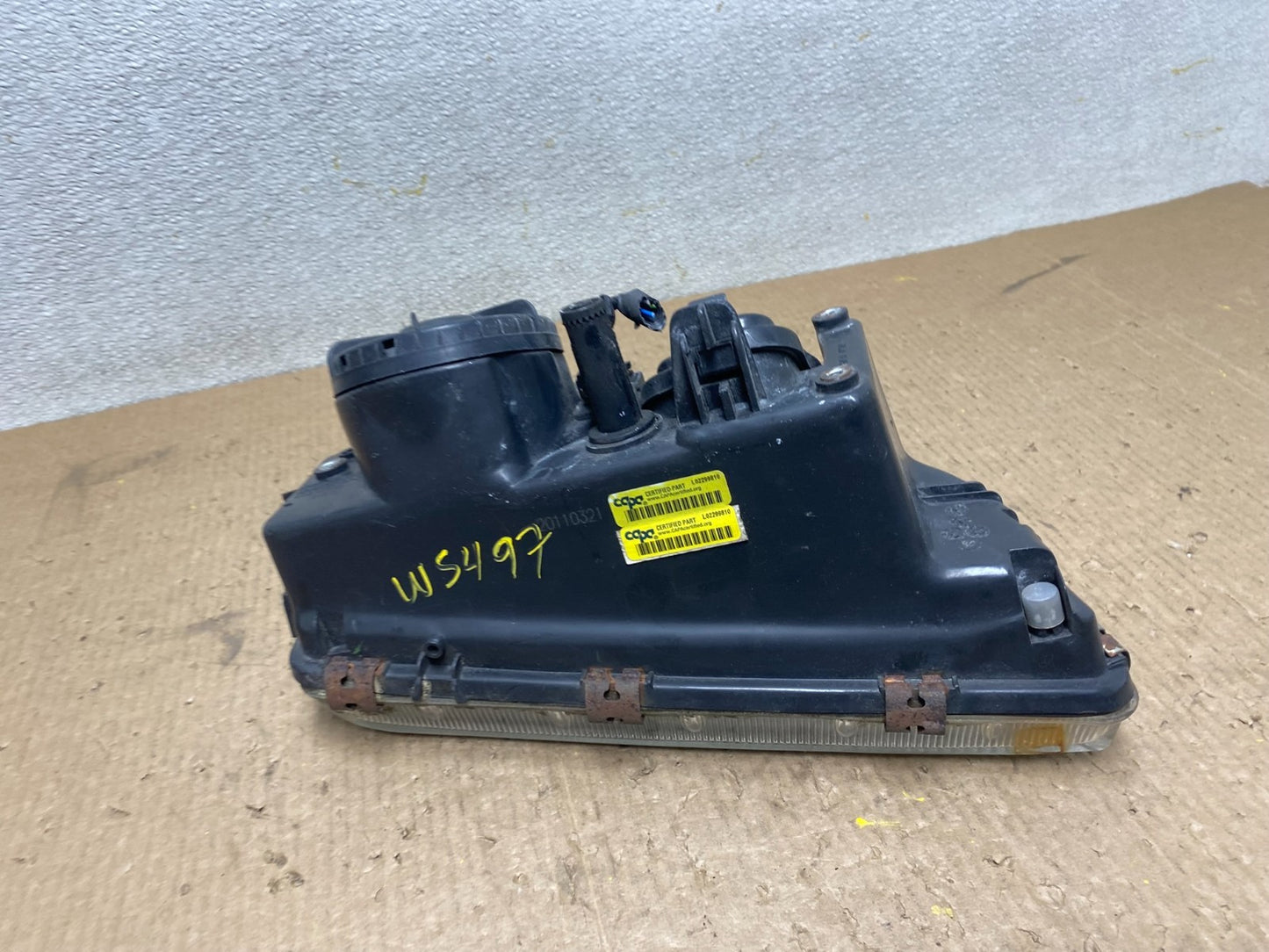 1997-2000 Volvo S70 C70 V70 Left Driver Halogen Headlight Aftermarket W5497 DG5