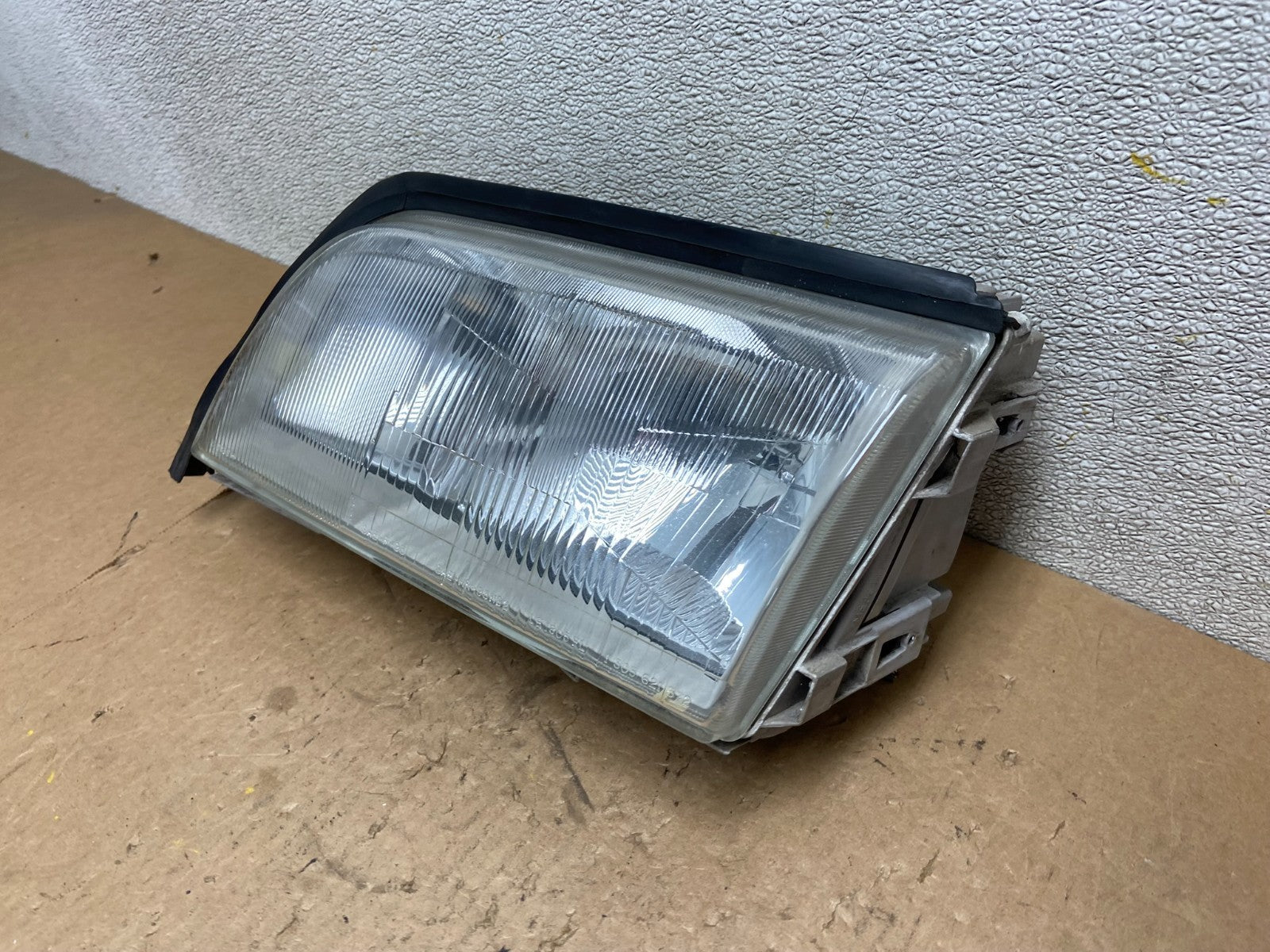 1994 - 1996 Mercedes C C220 W202 Front Left Driver LH Headlight OEM z7958 DG1