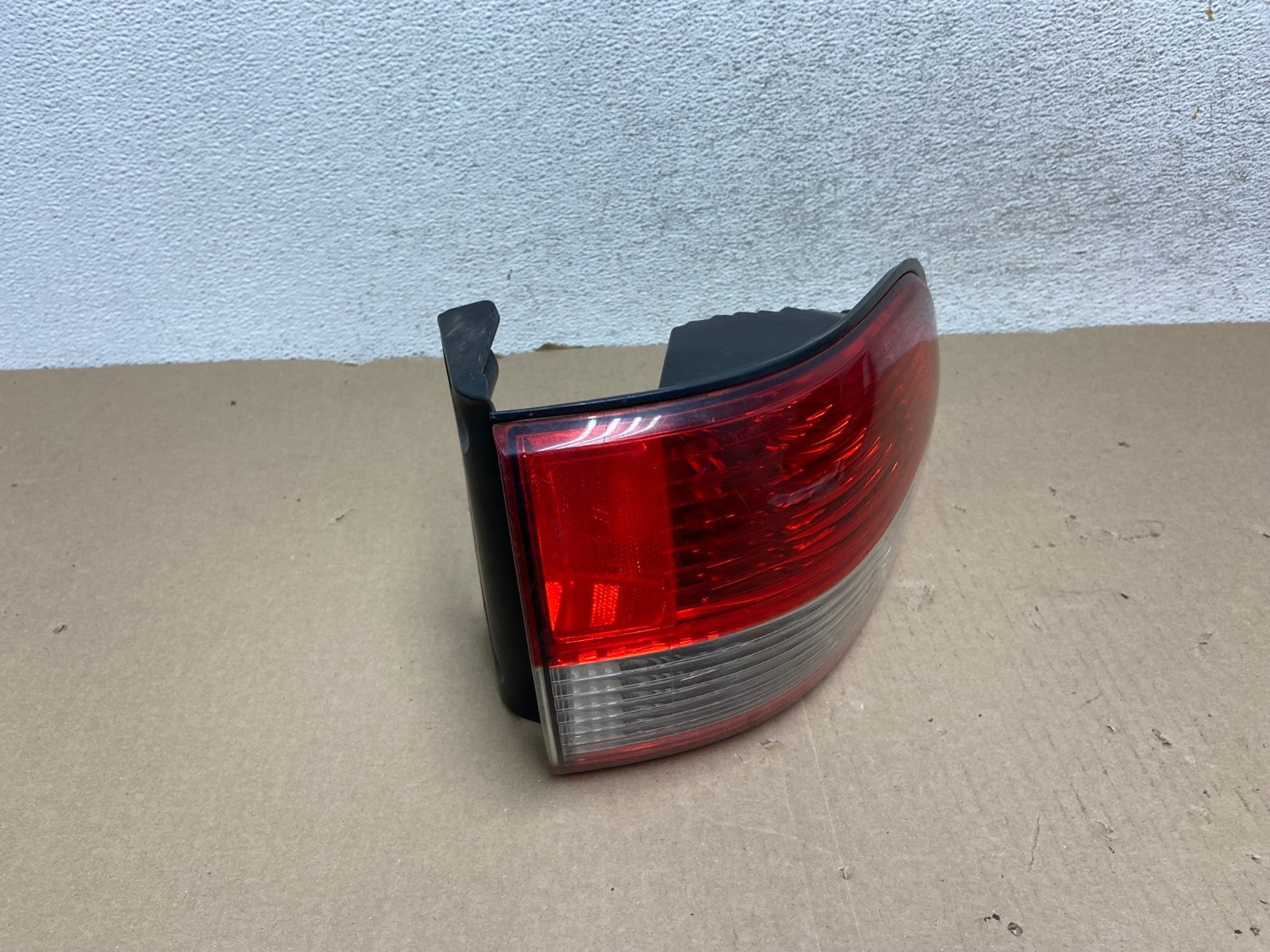 2001 2002 2003 Toyota Sienna Right Passenger Rh Side Tail Light AG6830 LK2