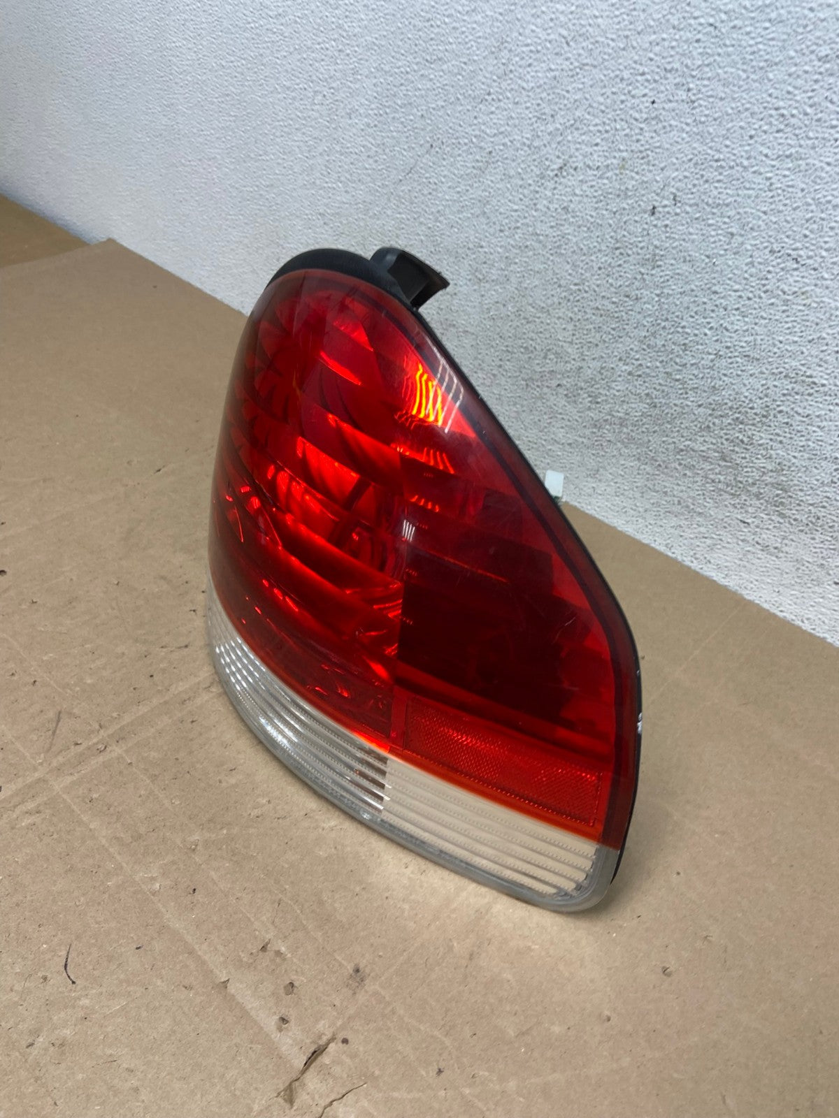2005 to 2006 Hyundai Santa Fe Right Passenger Rh Side Tail Light AE5063 LK1
