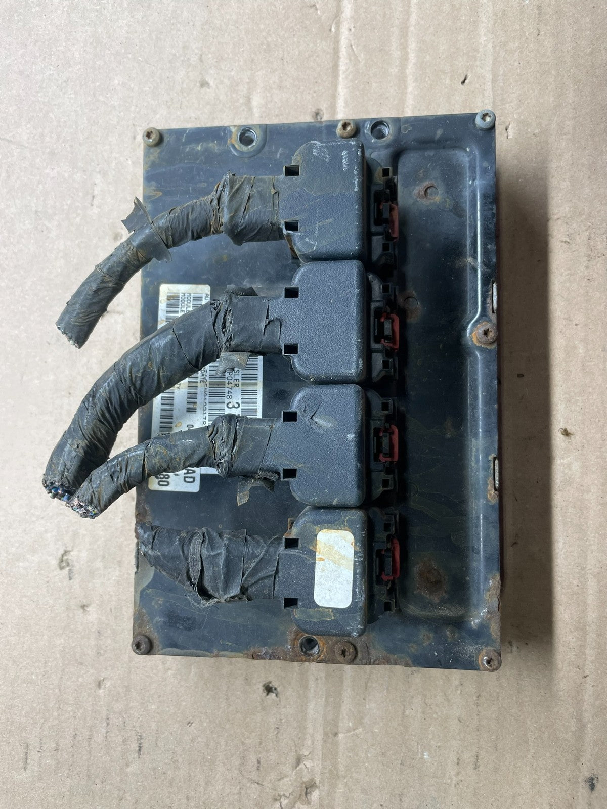 2004 Dodge Caravan Town & Country 3.8L Engine Computer p04748365ad P7573 DG0