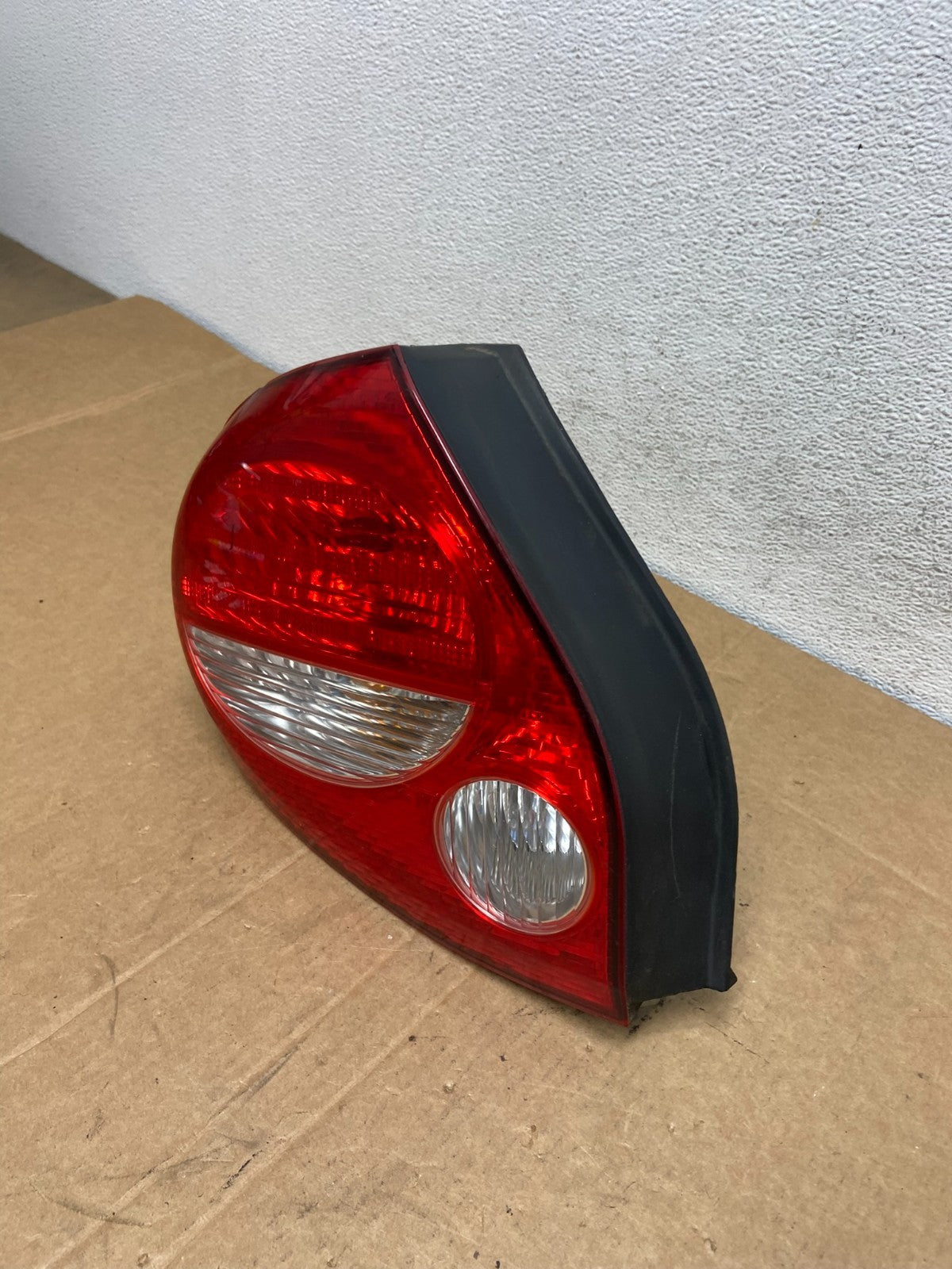 2000 to 2001 Nissan Maxima Left Driver Lh Side Tail Light AD6057 DW1